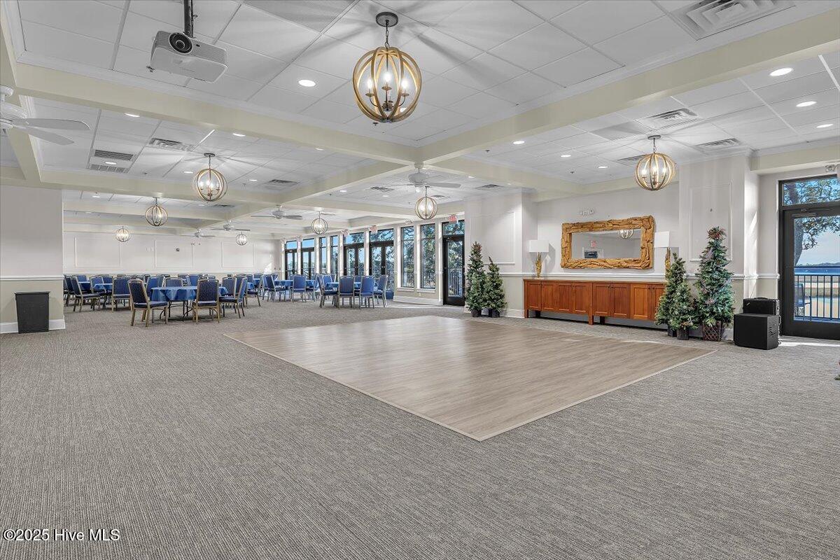 100544384 | Photo 51