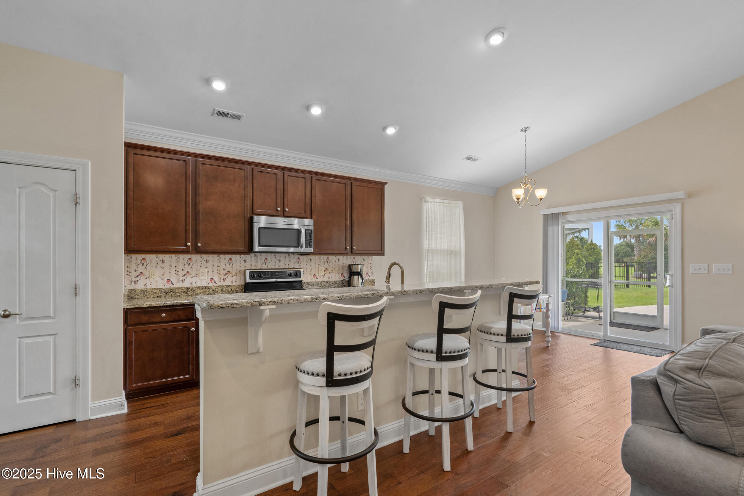 100527914 | Photo 10