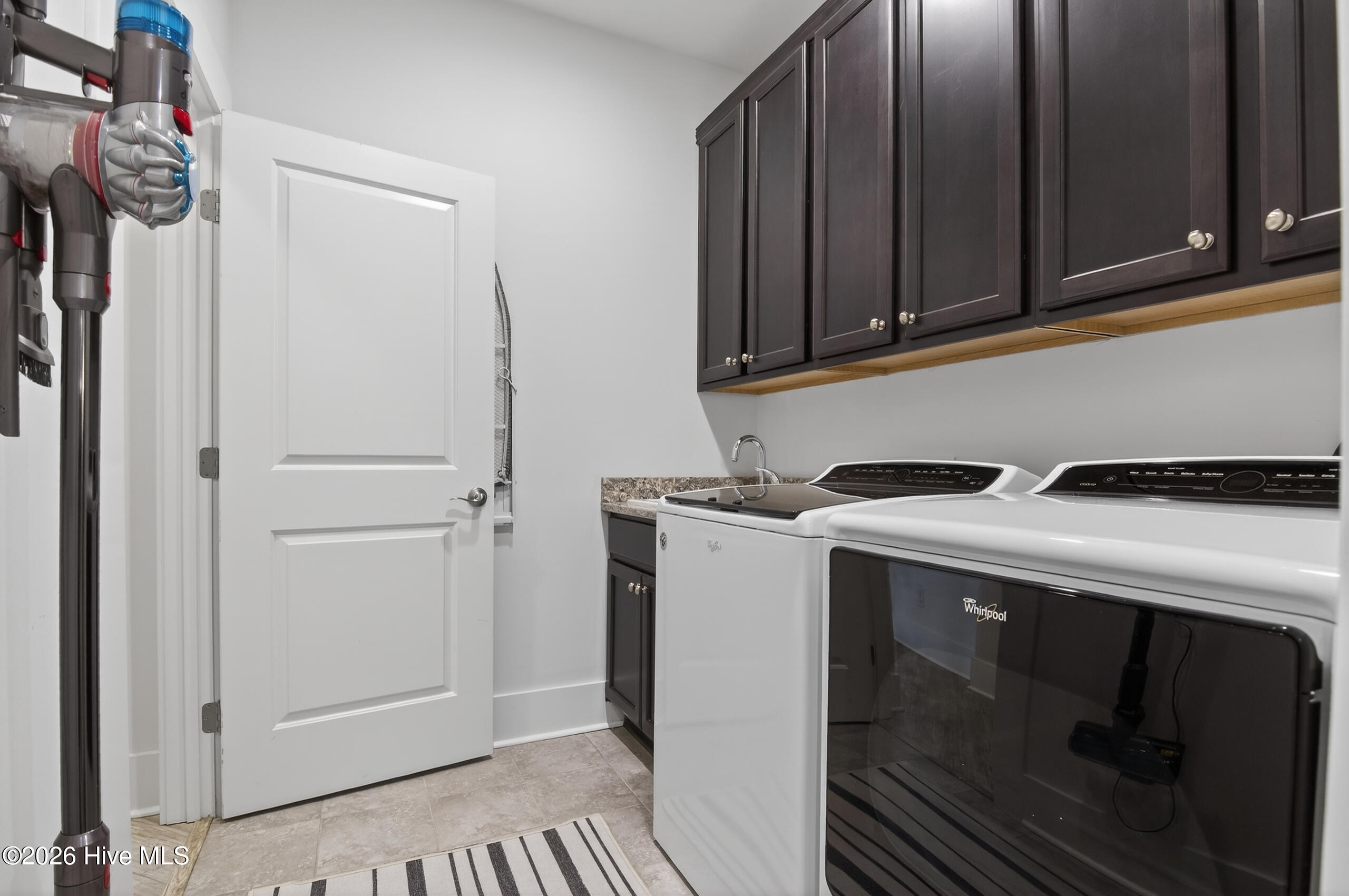 100565321 | Photo 47