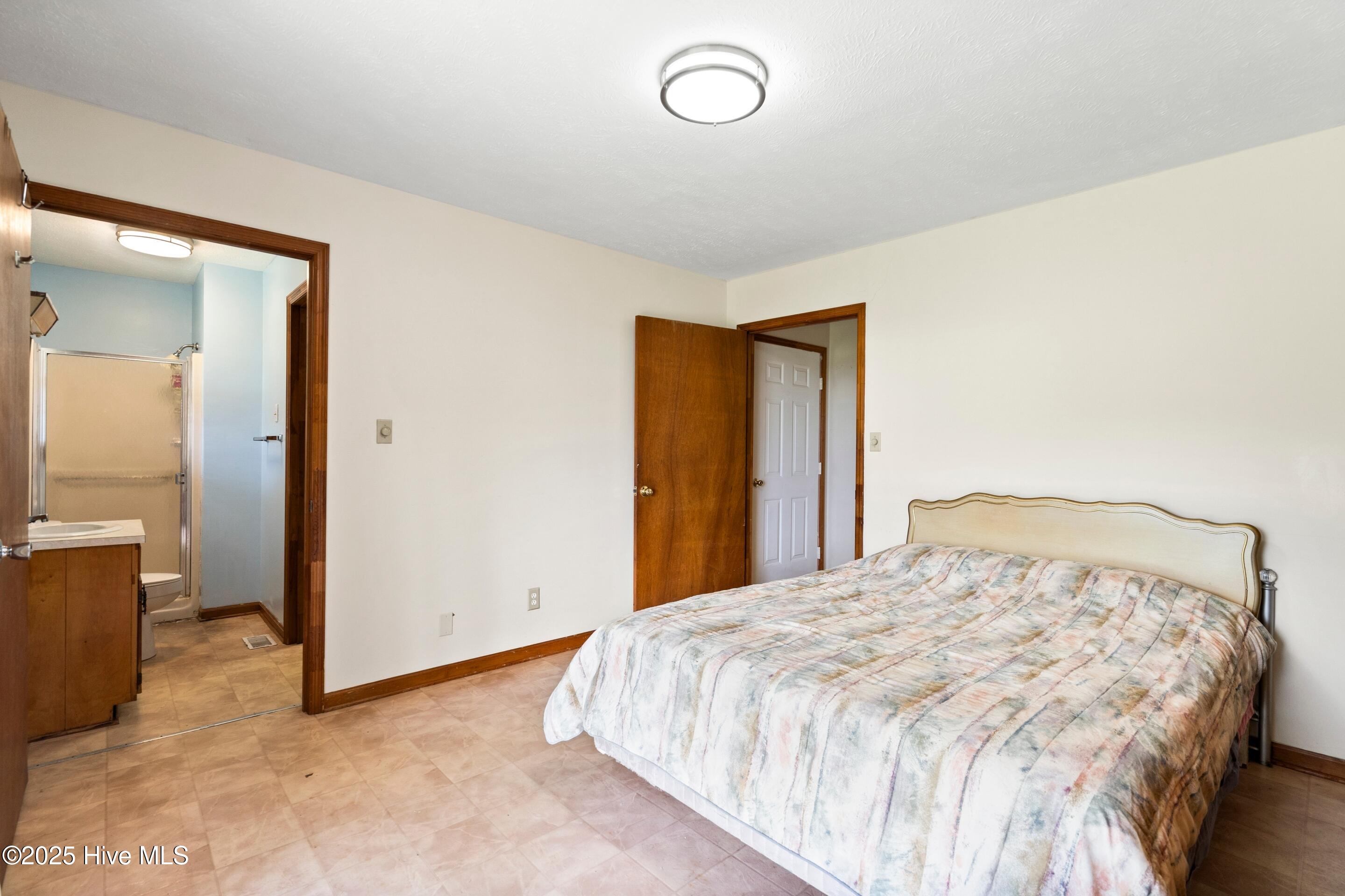 100528084 | Photo 42