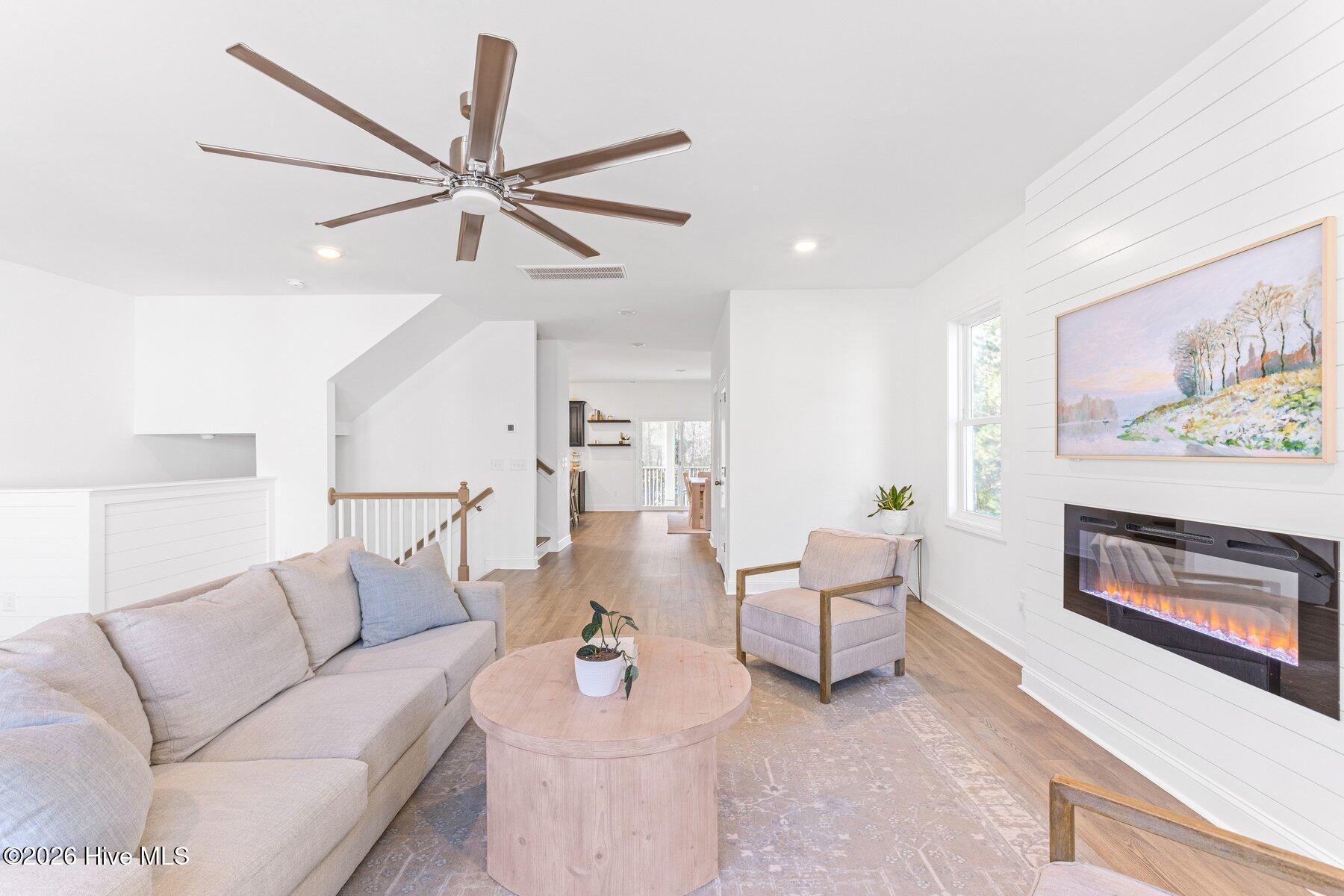 100547333 | Photo 11