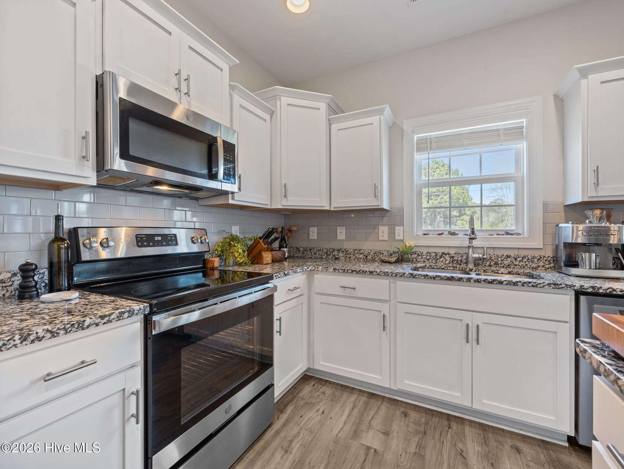 100564865 | Photo 19