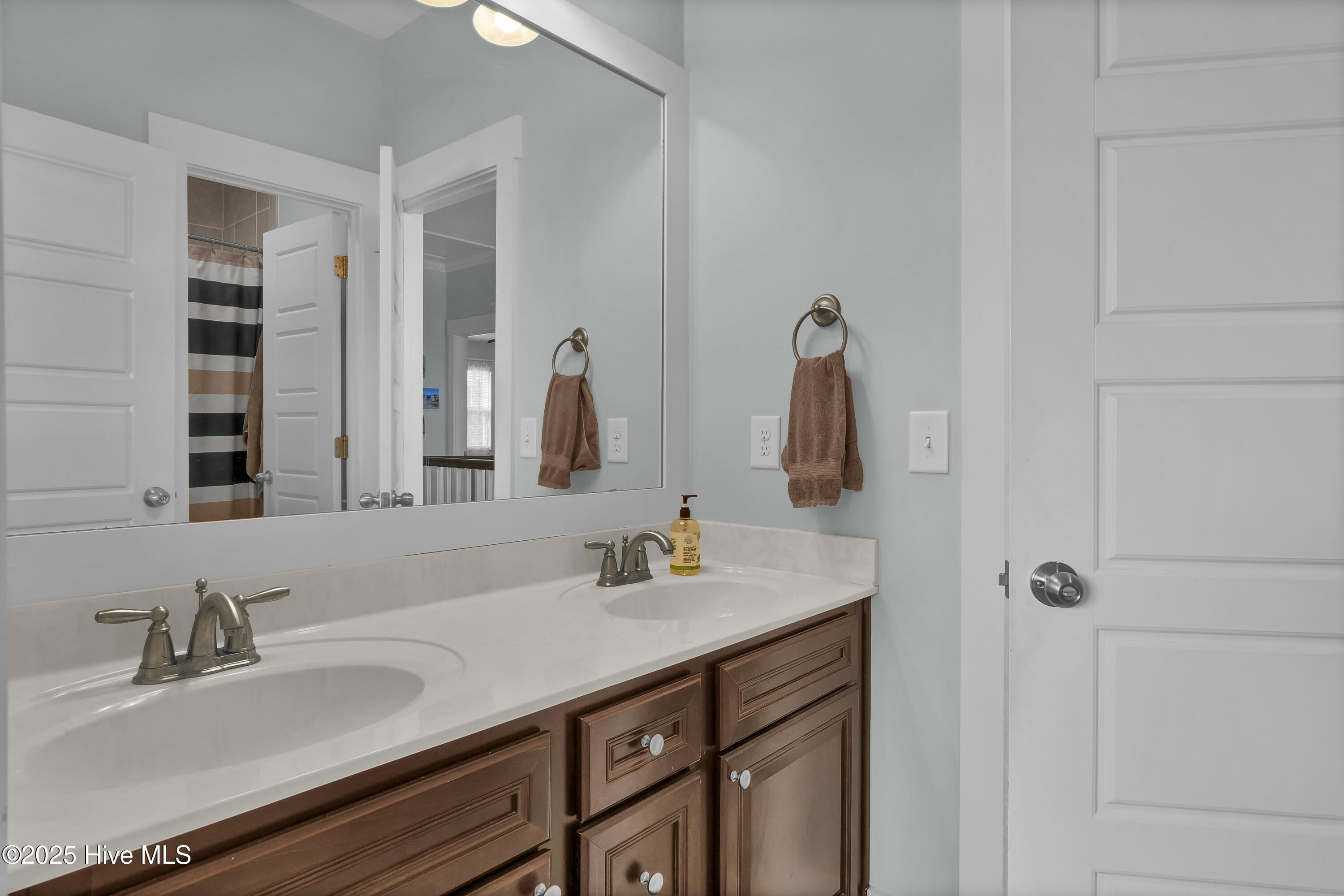 100538990 | Photo 22