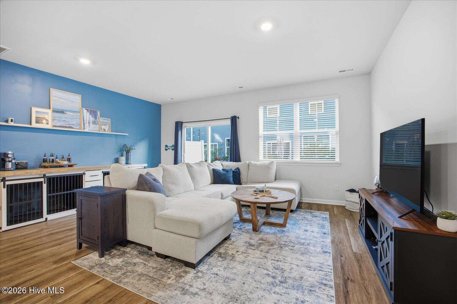 100548049 | Photo 10