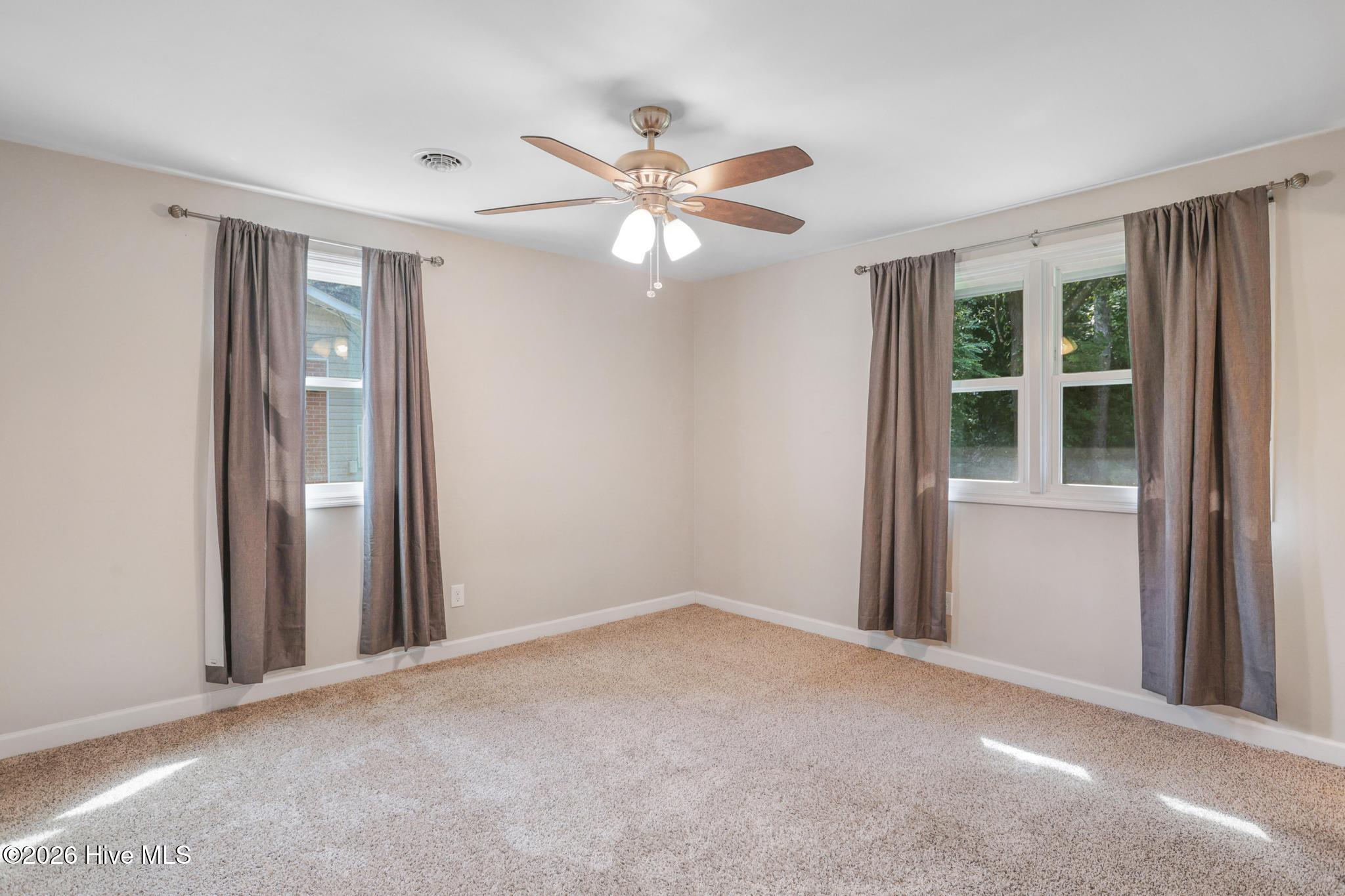 100550982 | Photo 16