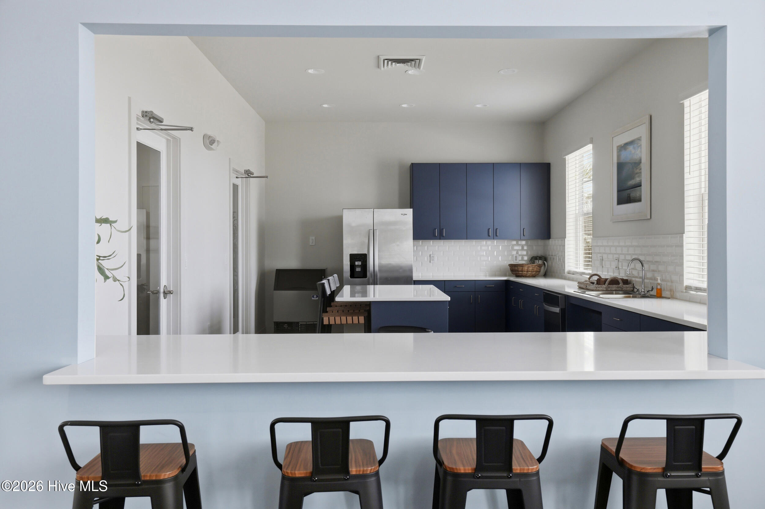 100558236 | Photo 50