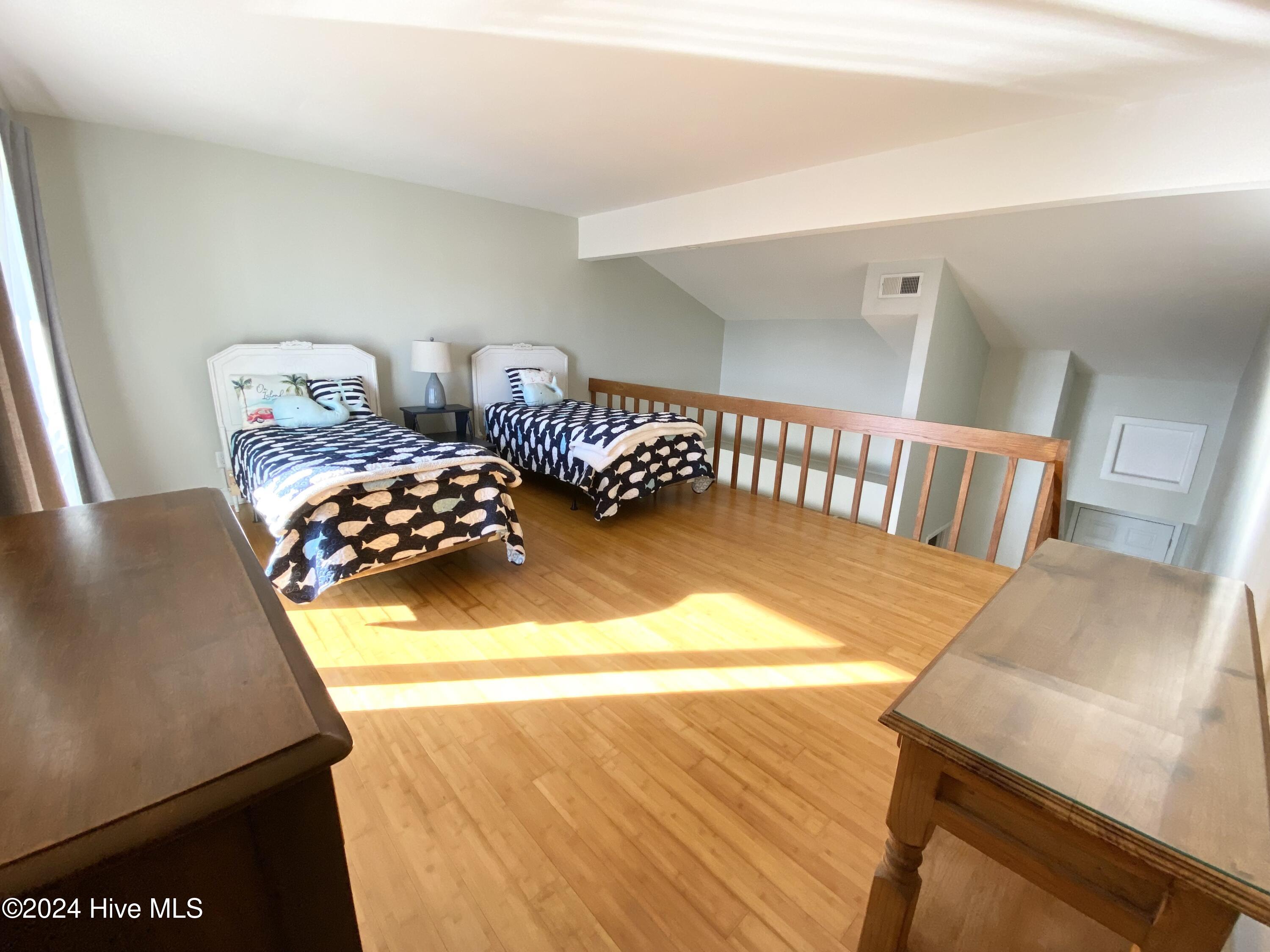 100548371 | Photo 14