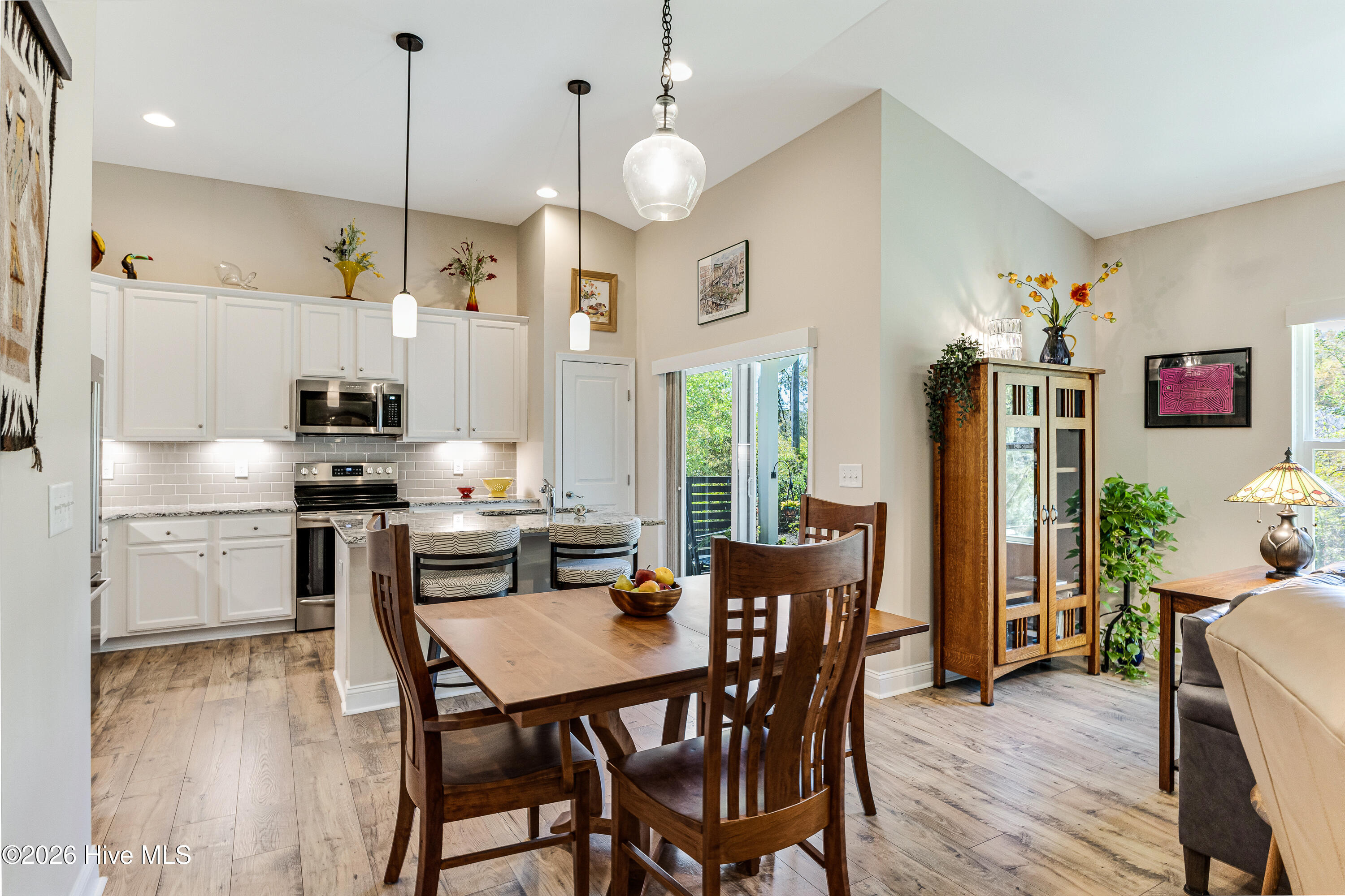 100565599 | Photo 12