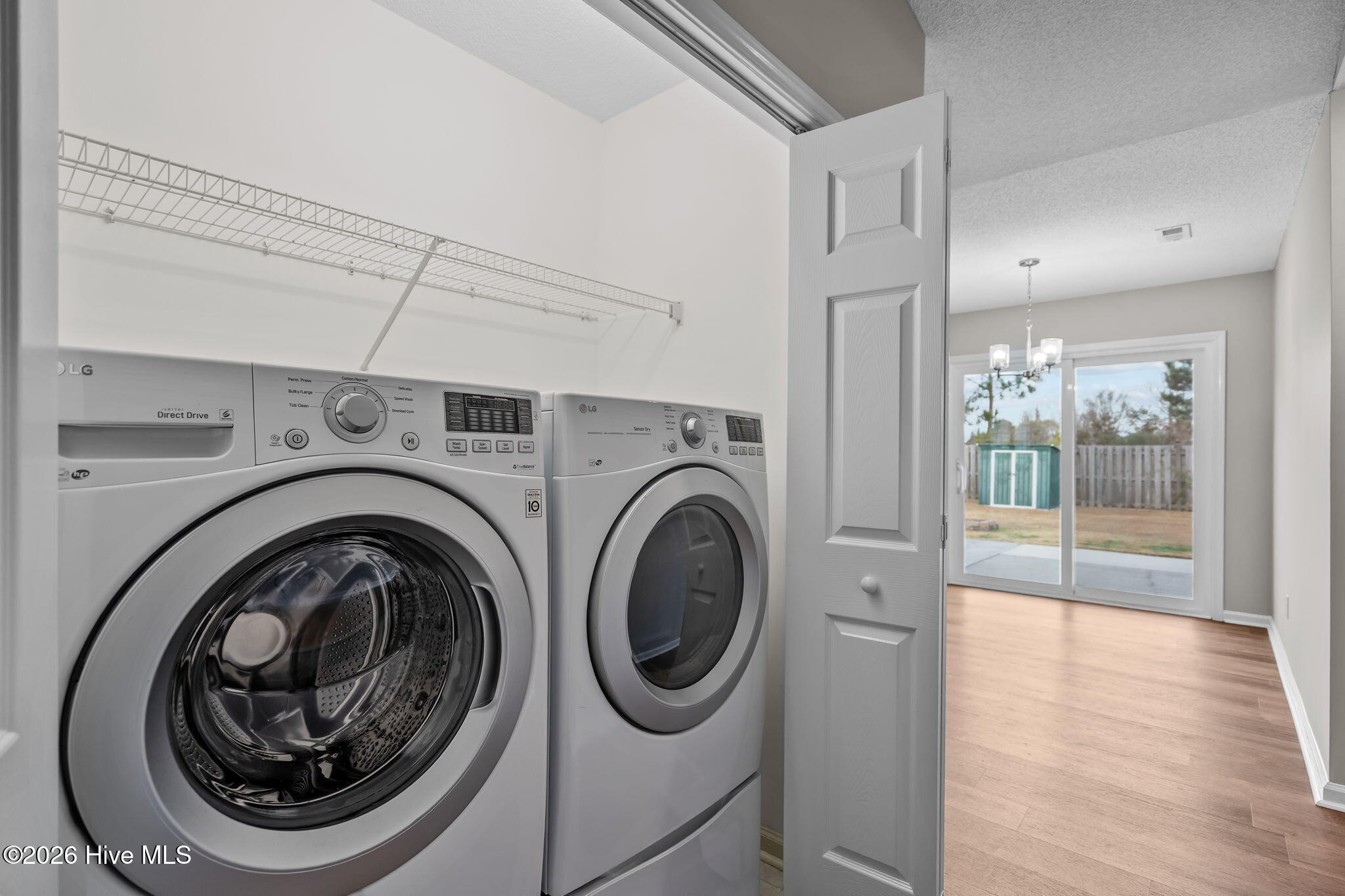 100548271 | Photo 28