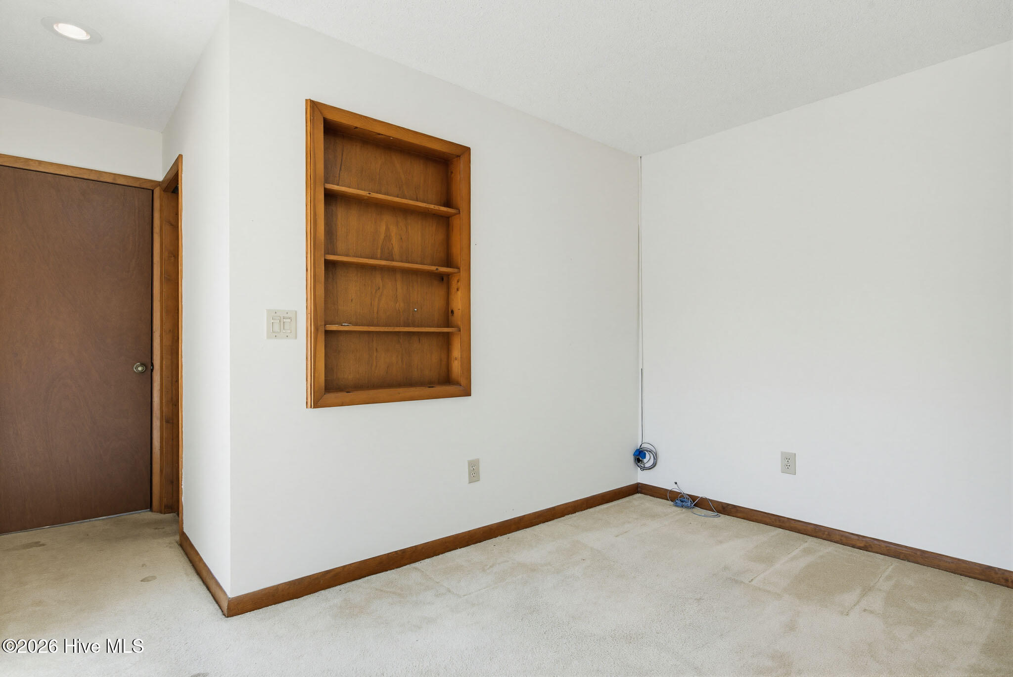 100568983 | Photo 40