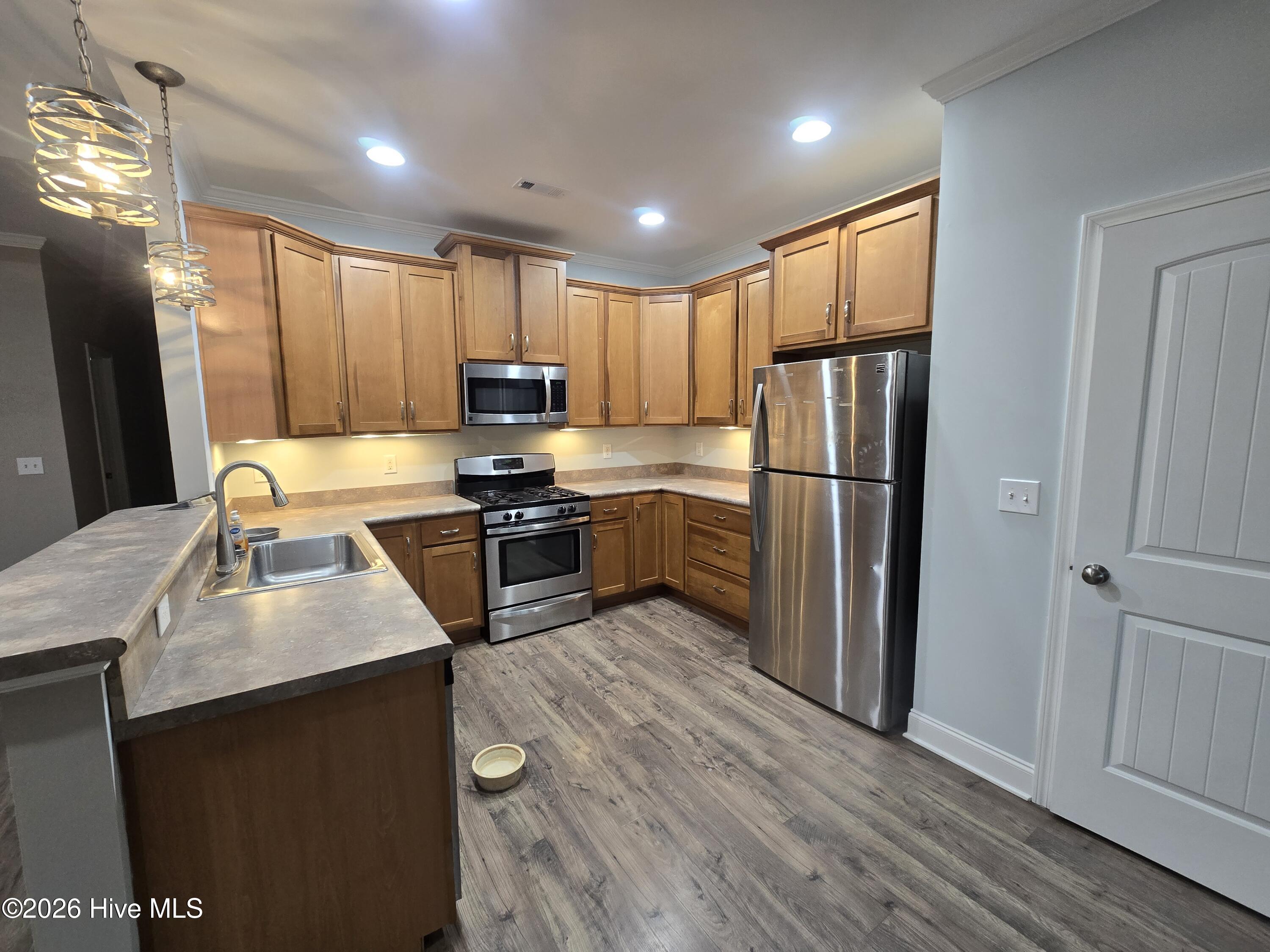 100547360 | Photo 32