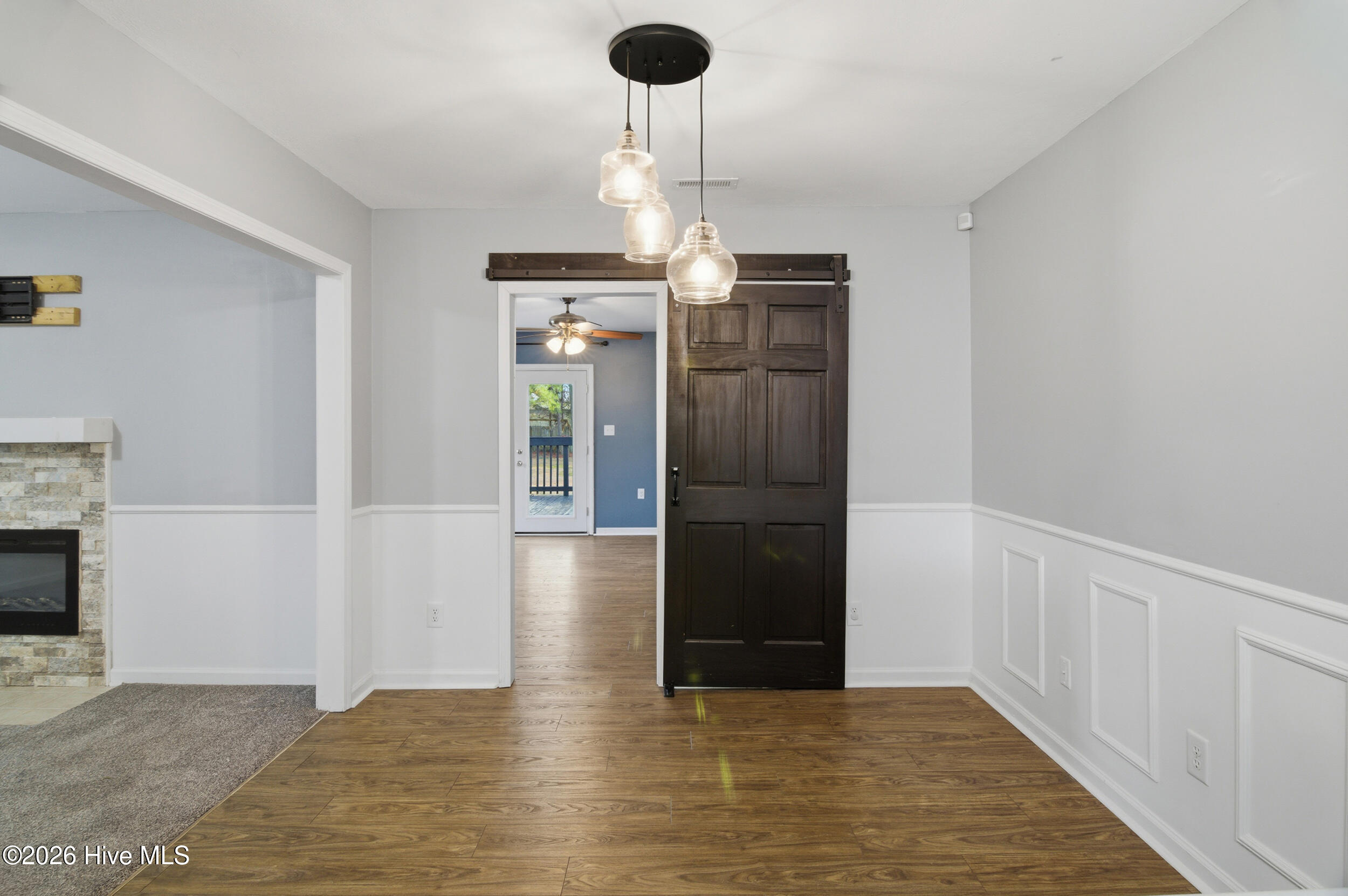 100548573 | Photo 17