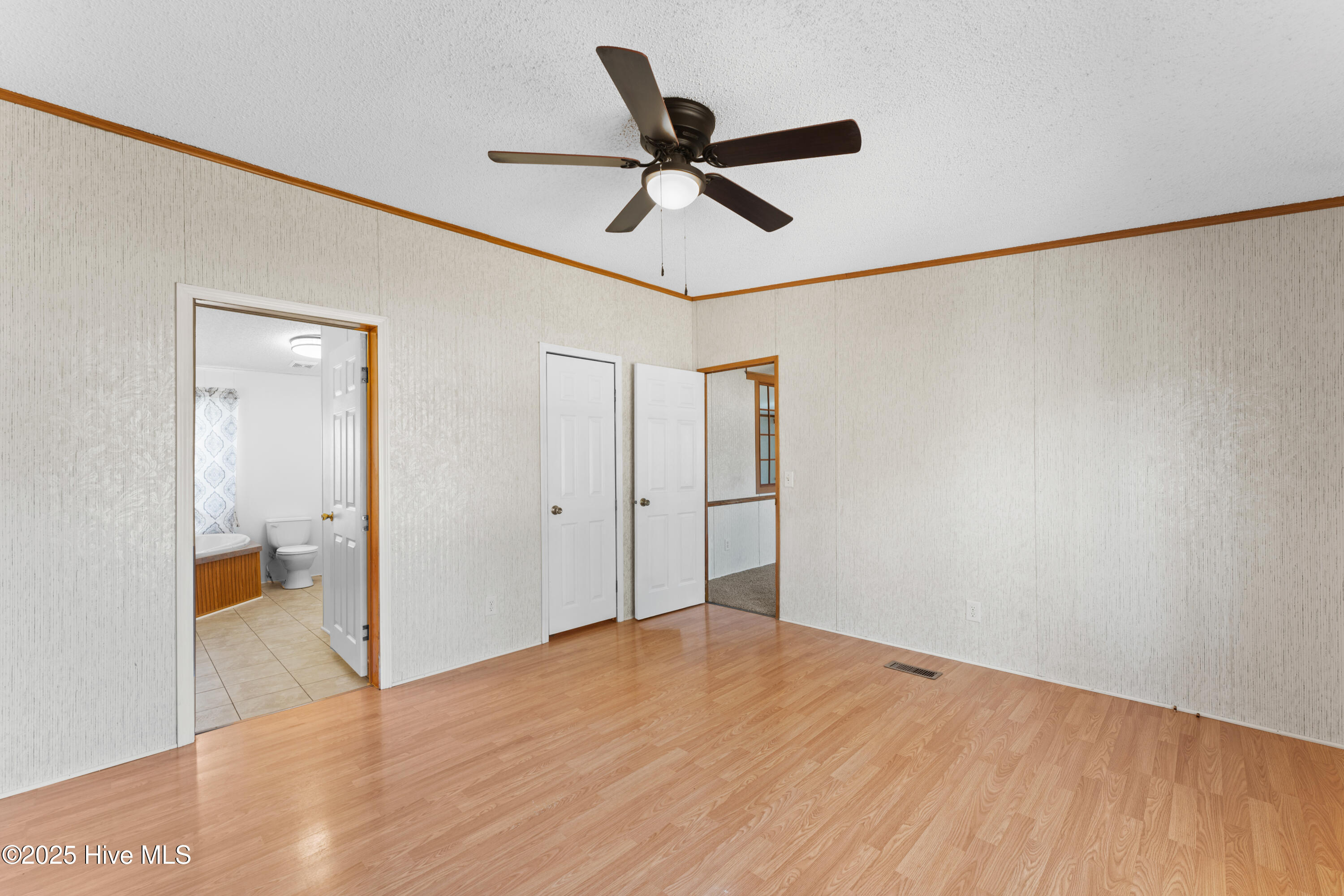 100547380 | Photo 22