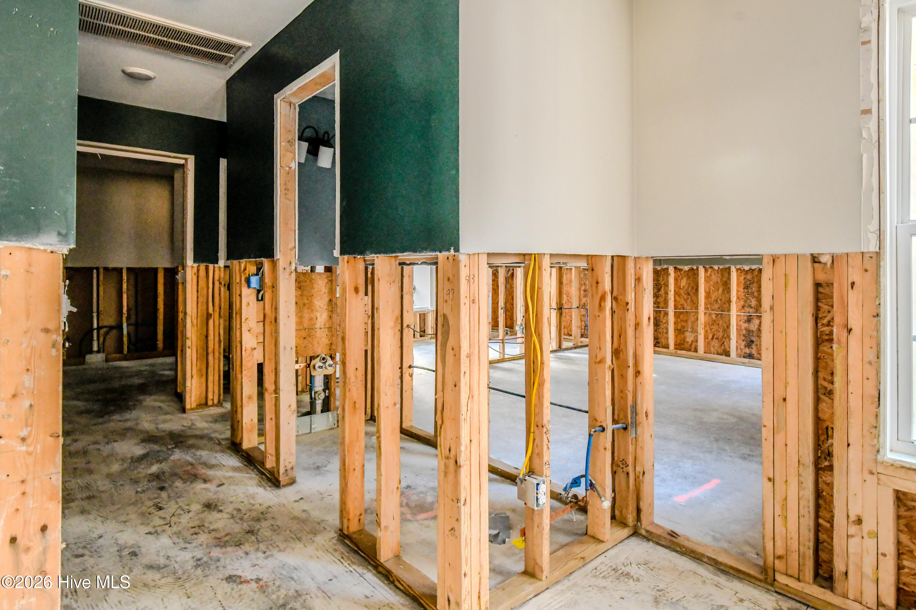 100547567 | Photo 32