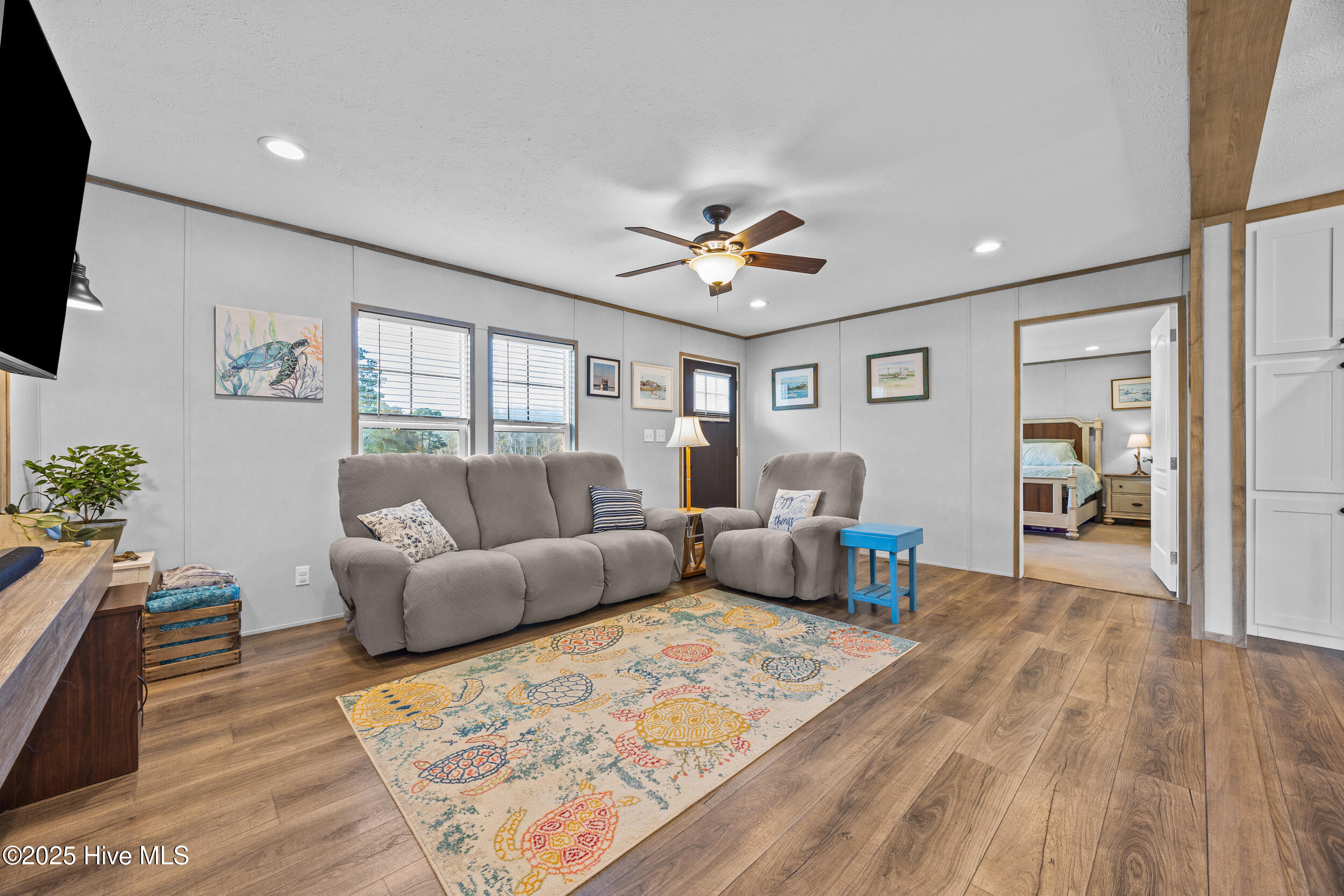 100542726 | Photo 11