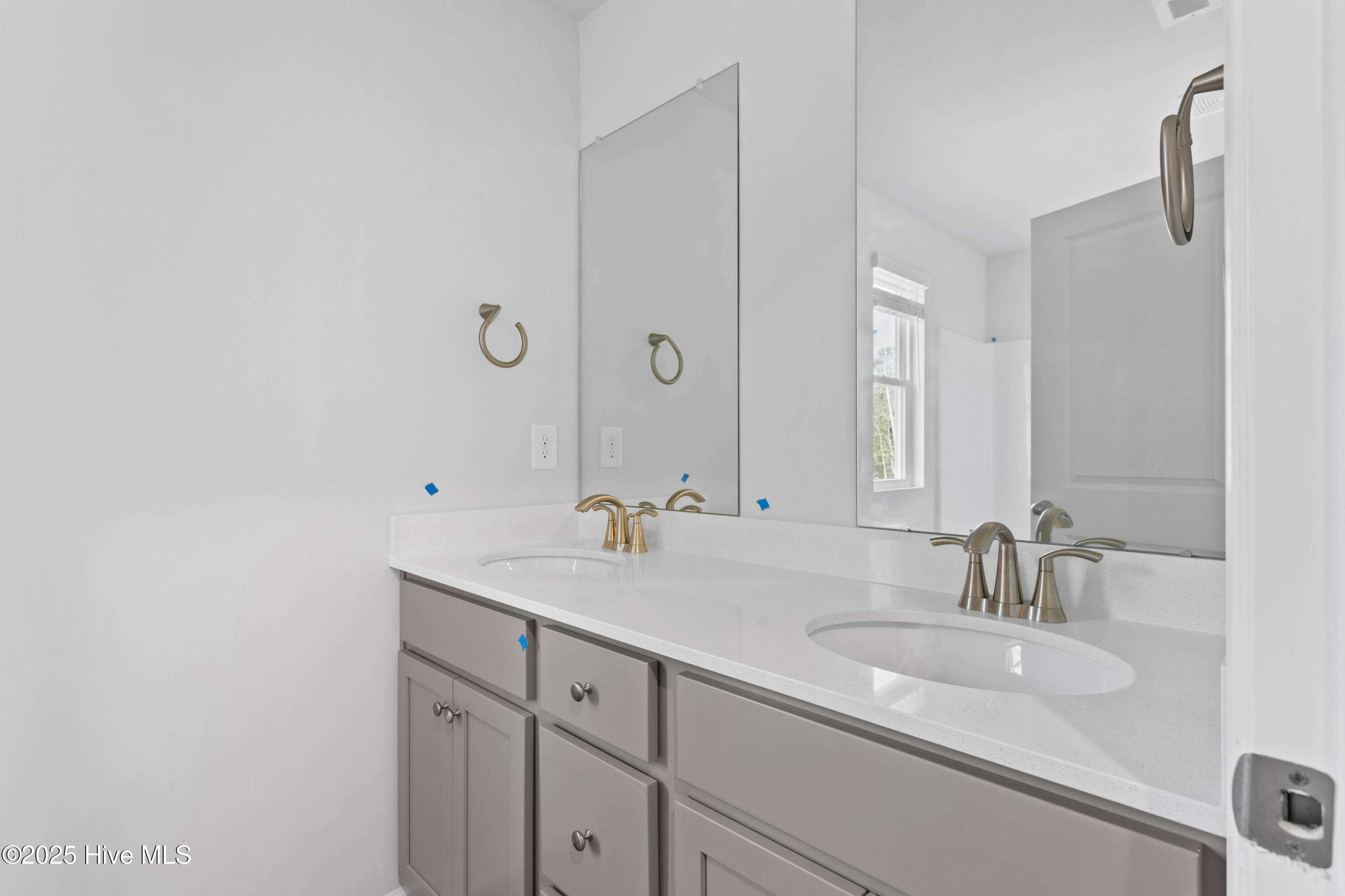 100525086 | Photo 23