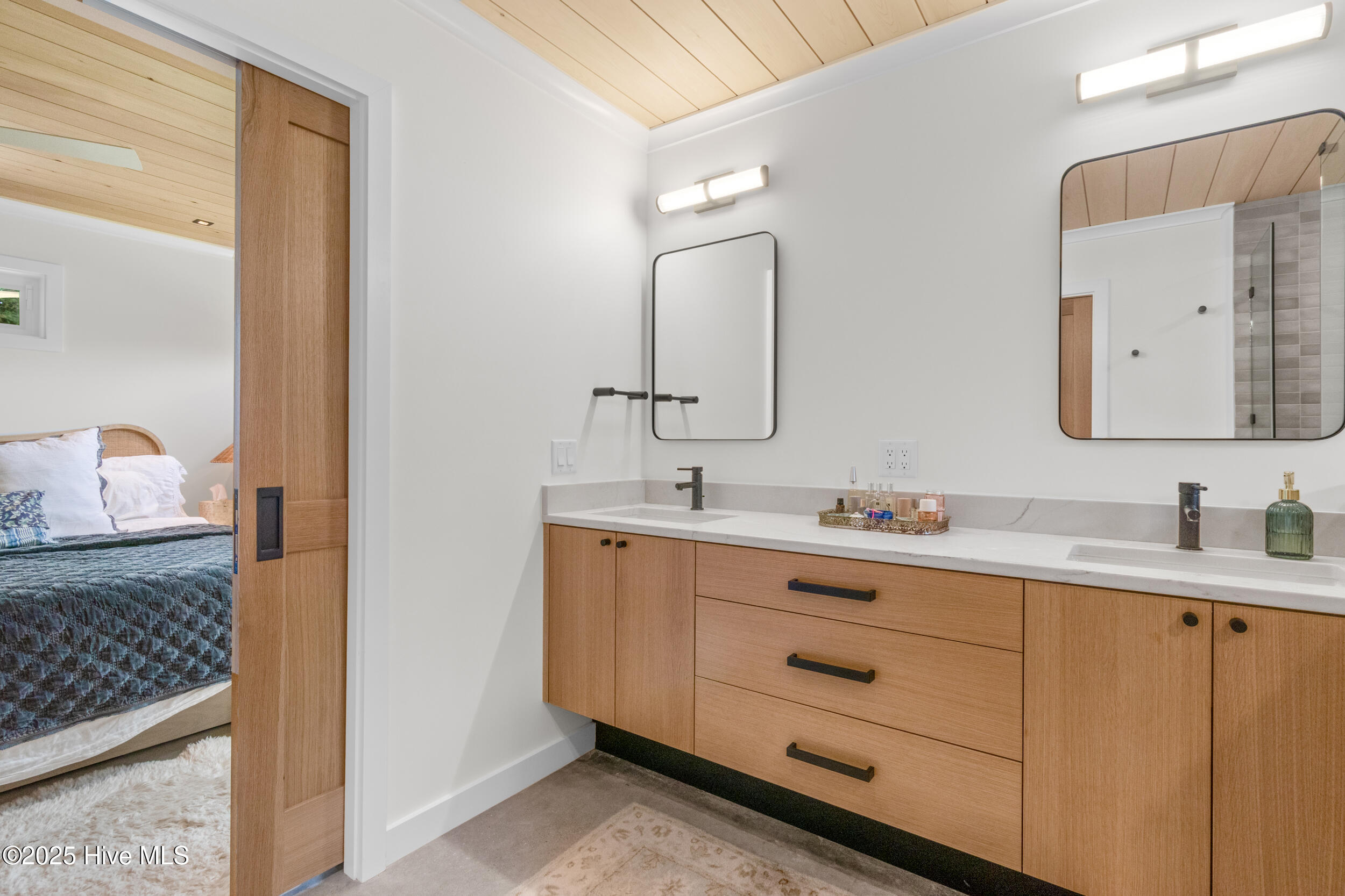 100551660 | Photo 20