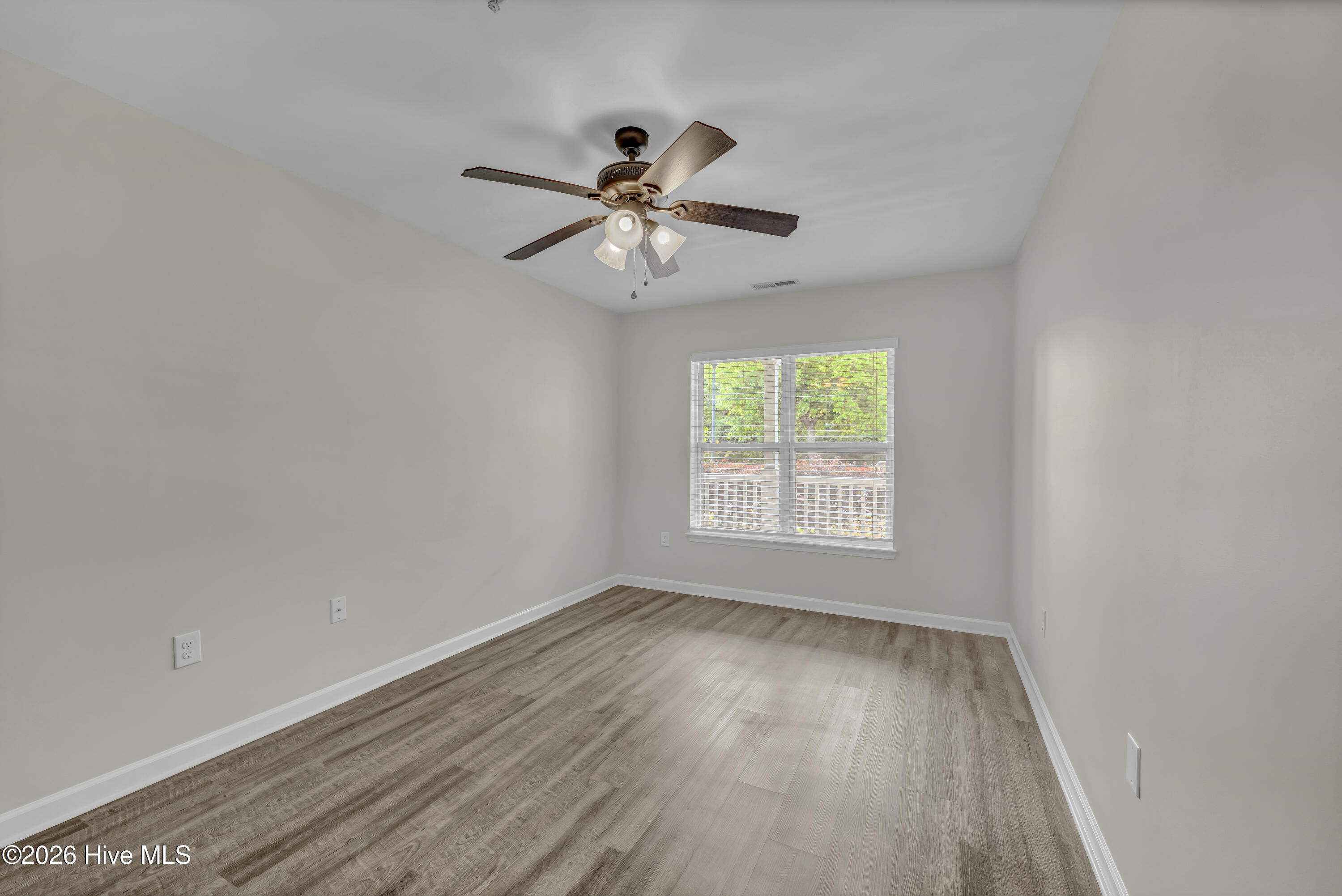 100566295 | Photo 21