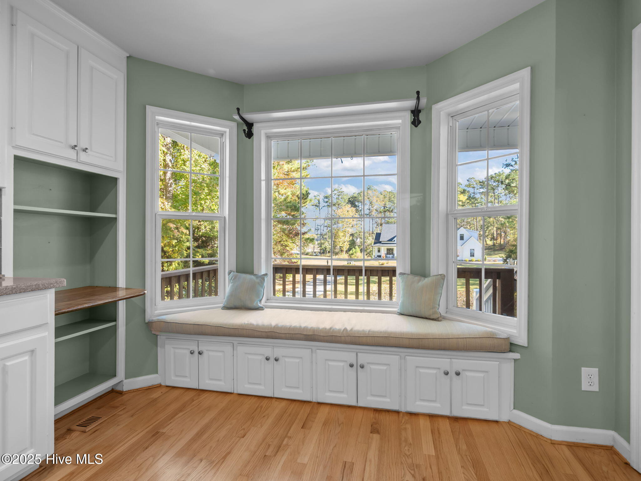 100540232 | Photo 15