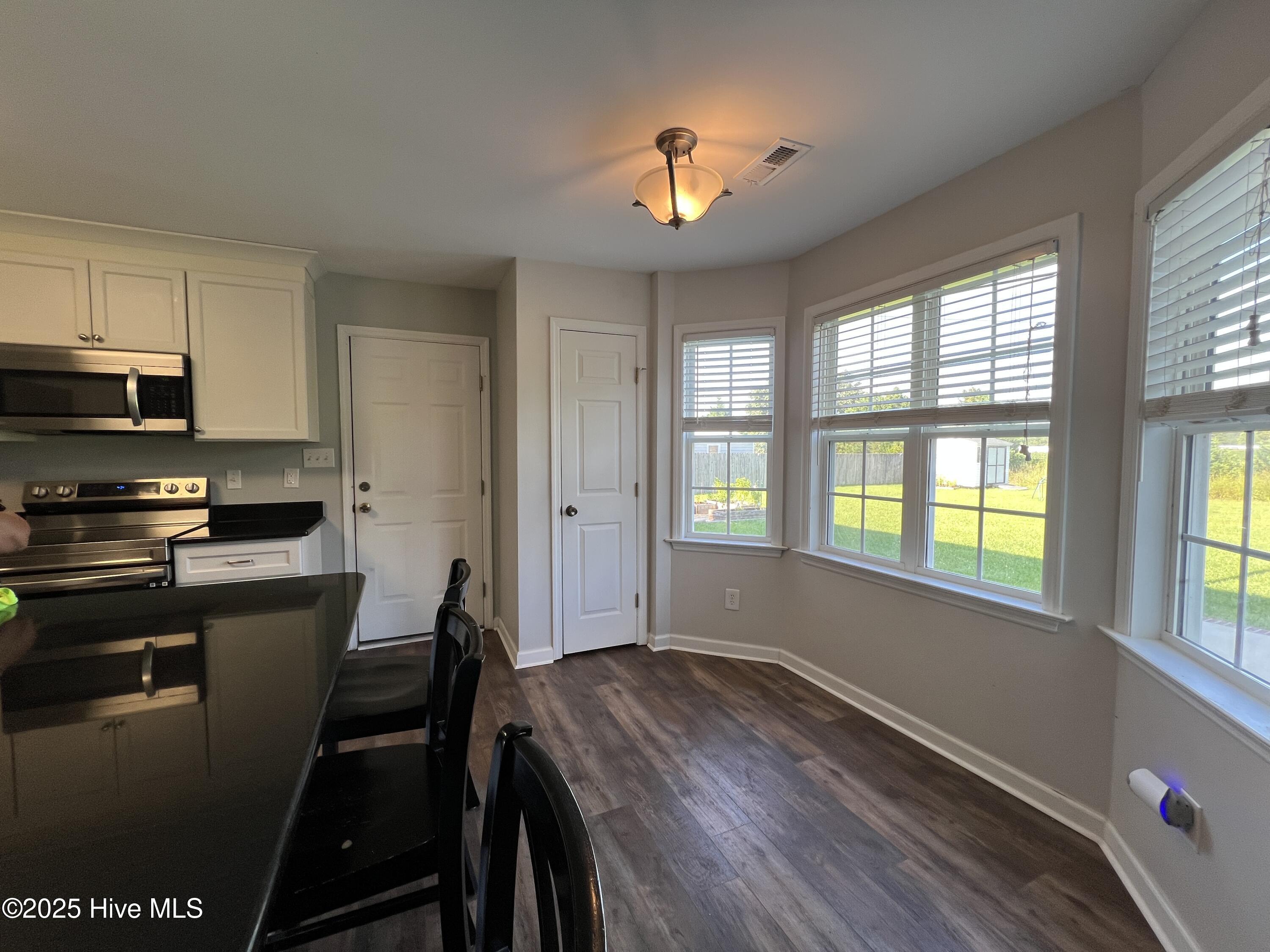 100528516 | Photo 28