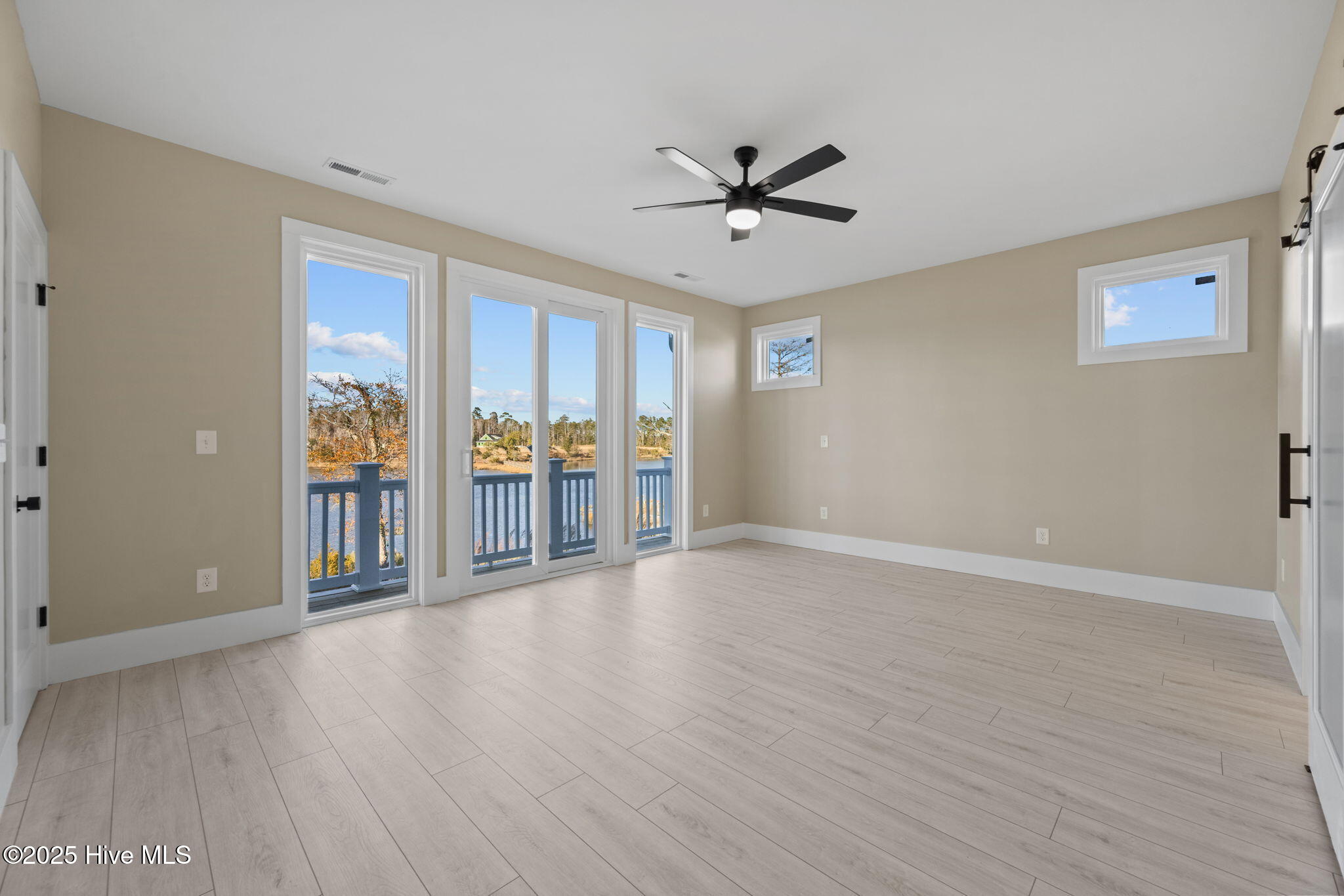 100547090 | Photo 36