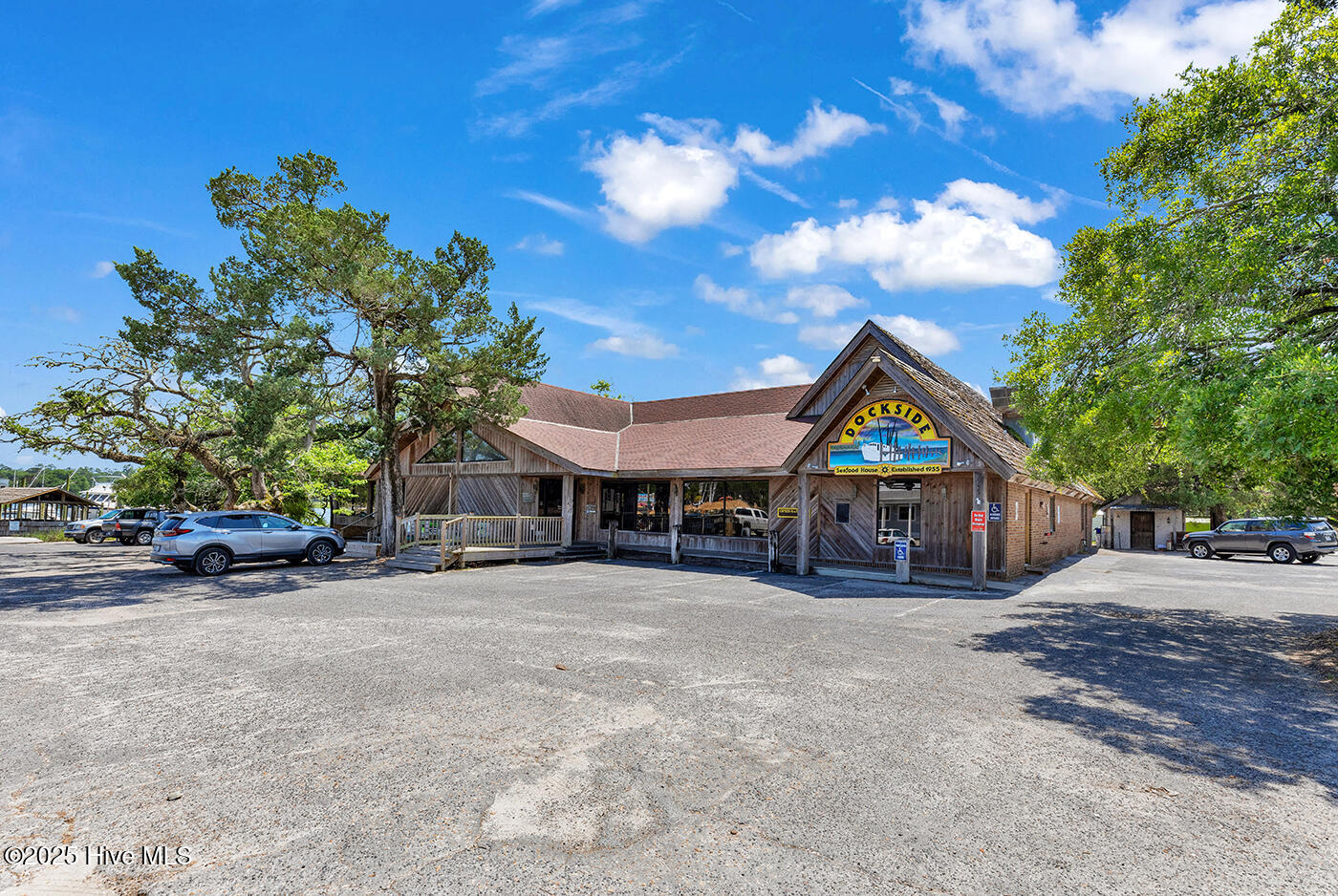 100537192 | Photo 25