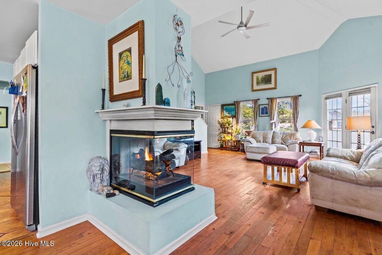 100564458 | Photo 17