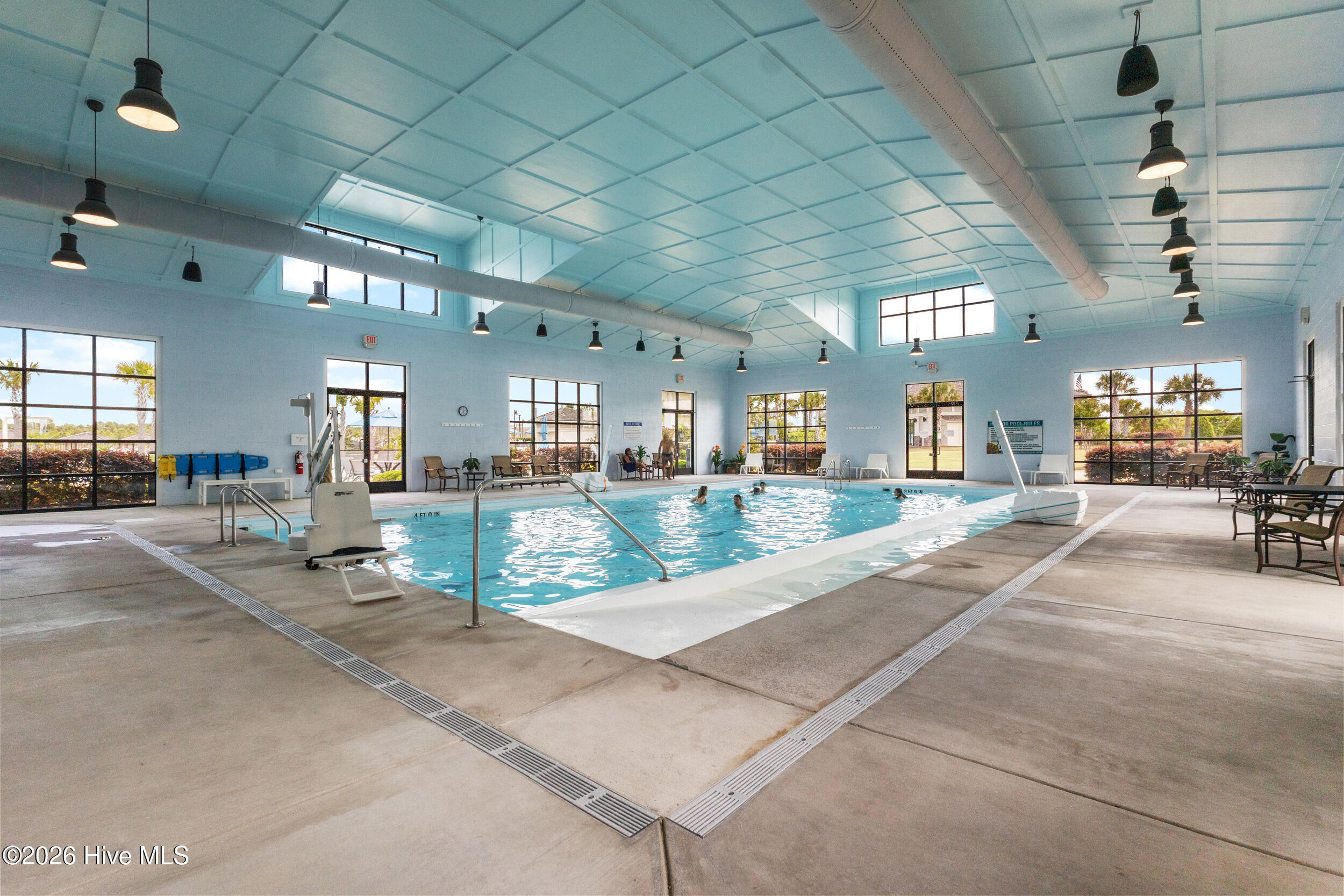 100560170 | Photo 63