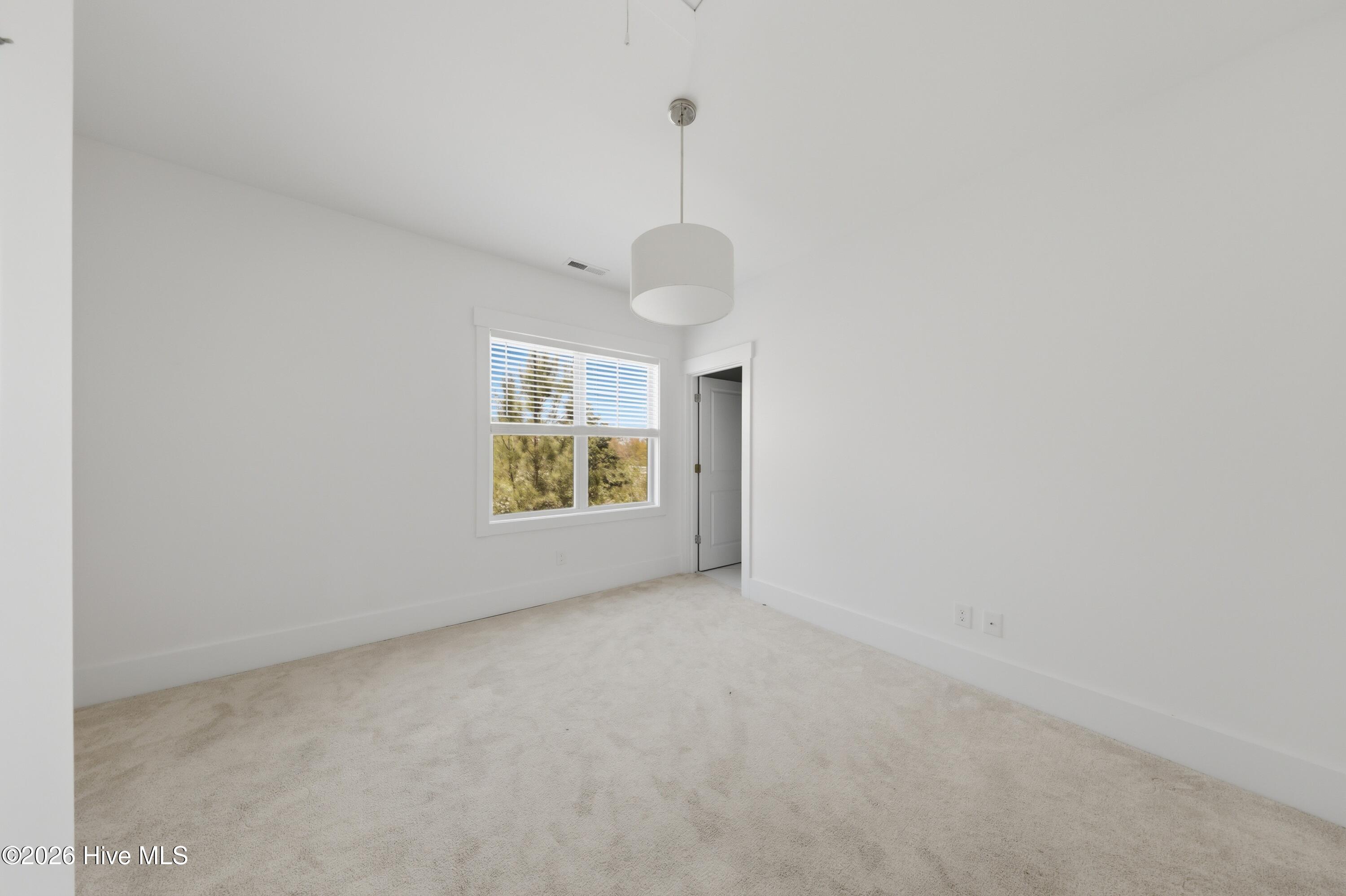 100564371 | Photo 24