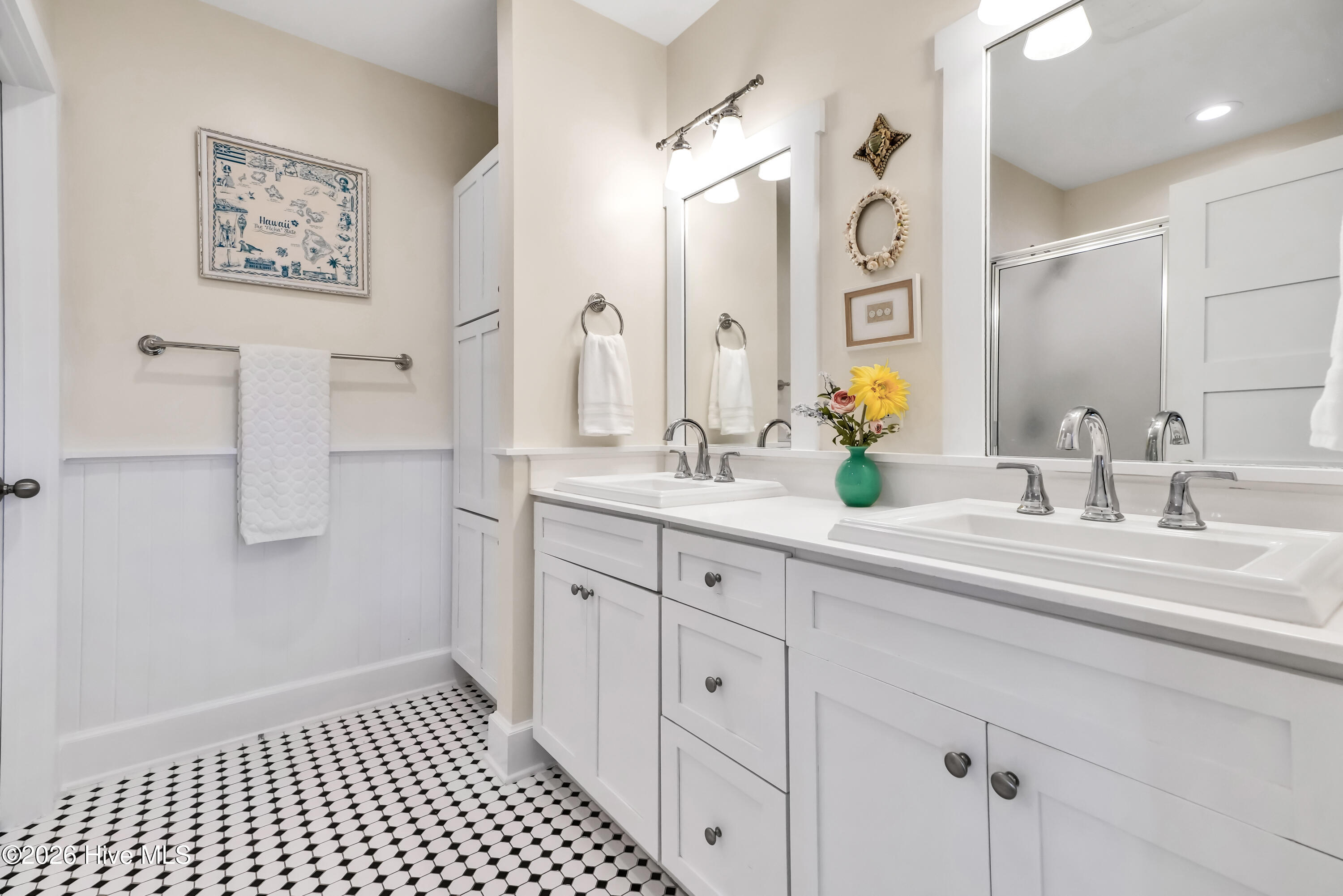 100562457 | Photo 16