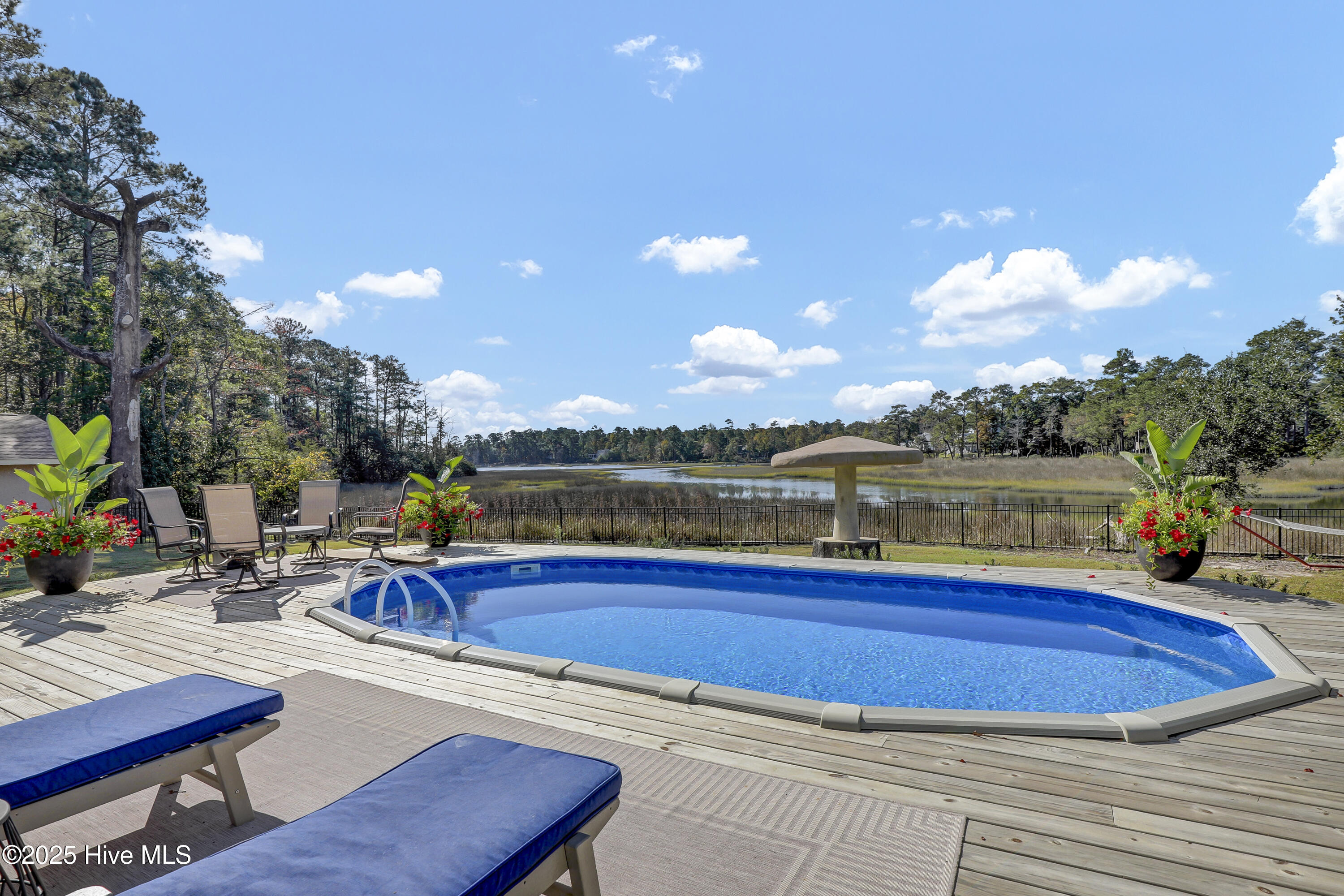 100537816 | Photo 33