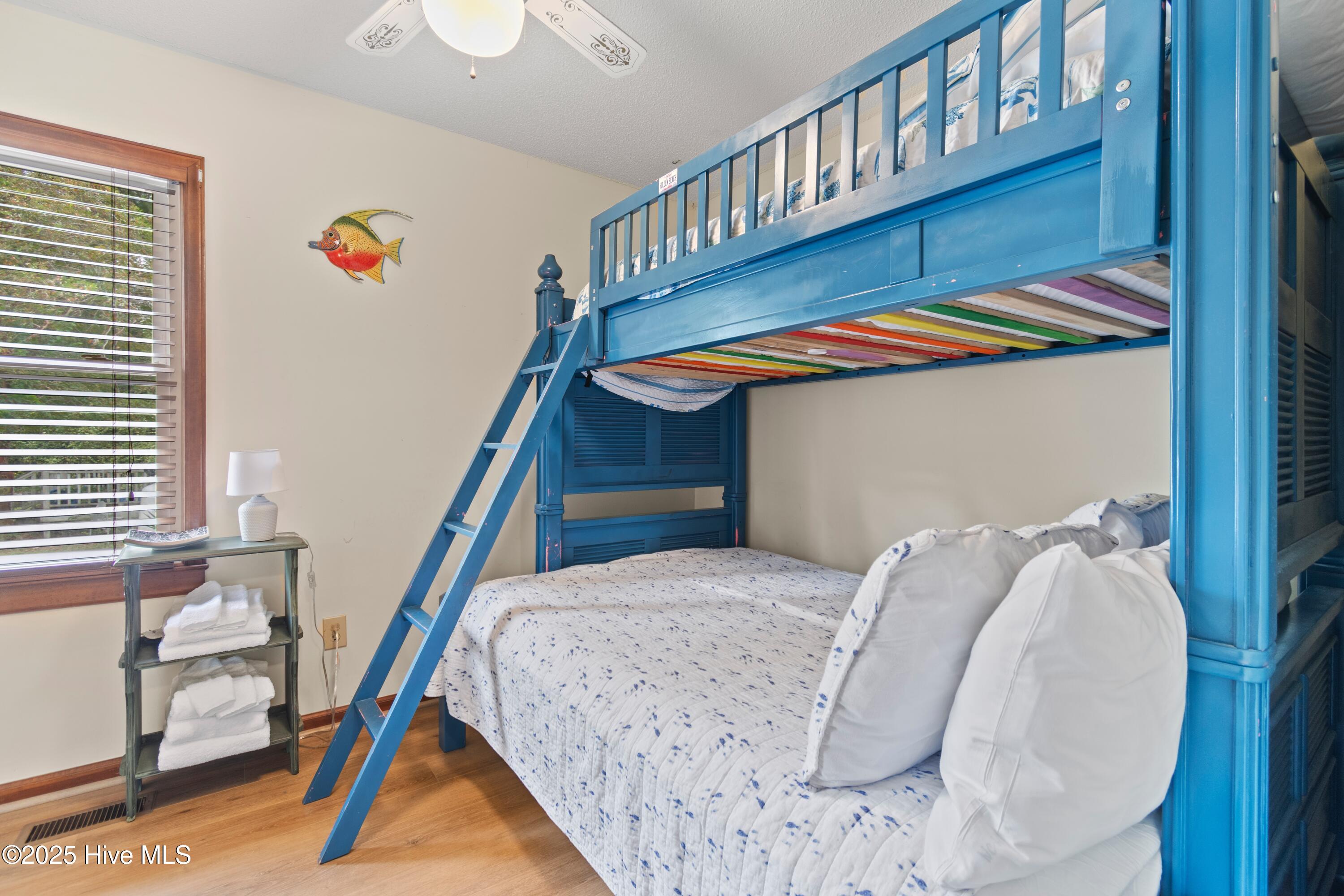 100530130 | Photo 29