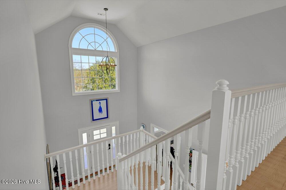 100563942 | Photo 37