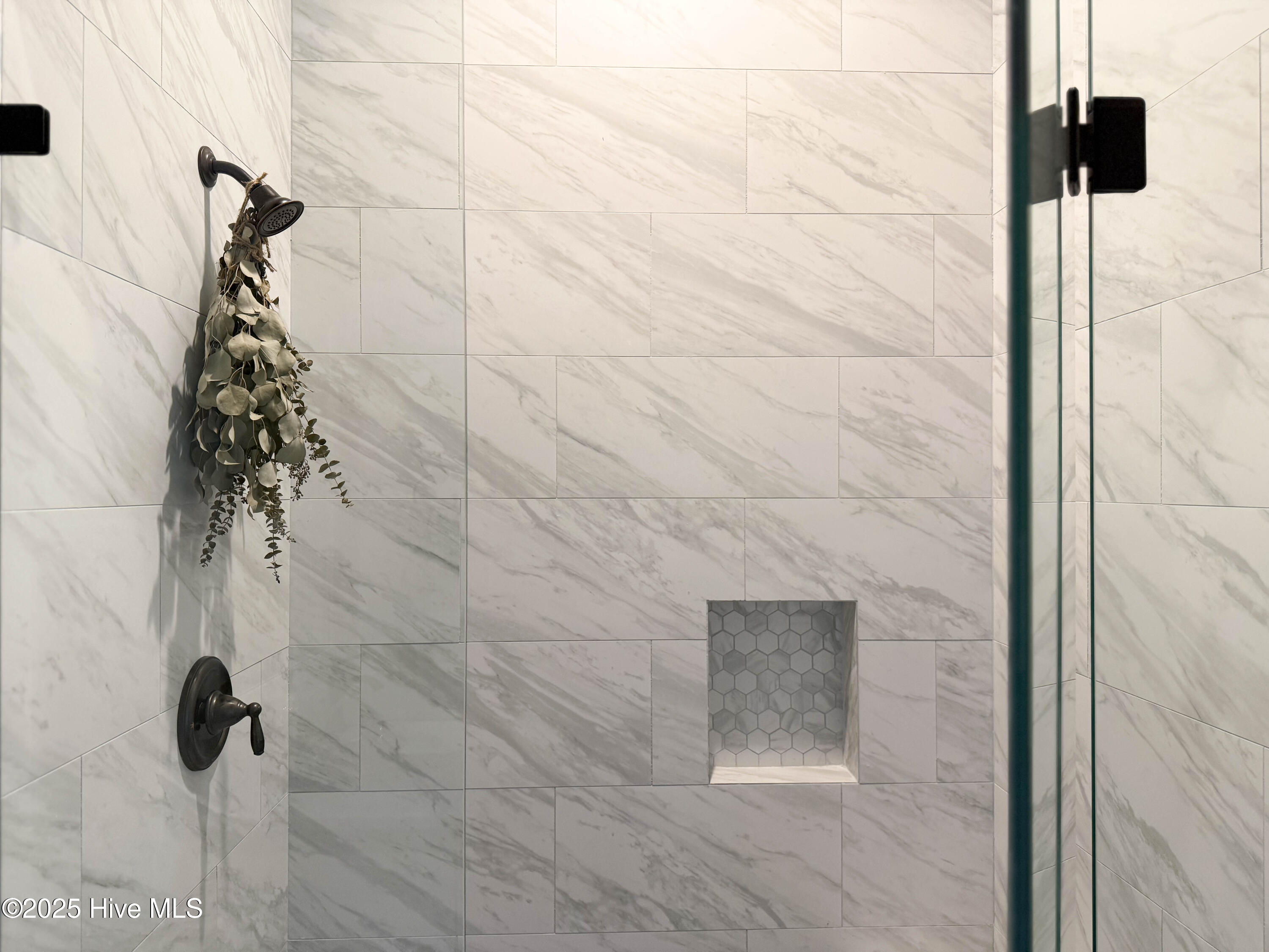 100556308 | Photo 77