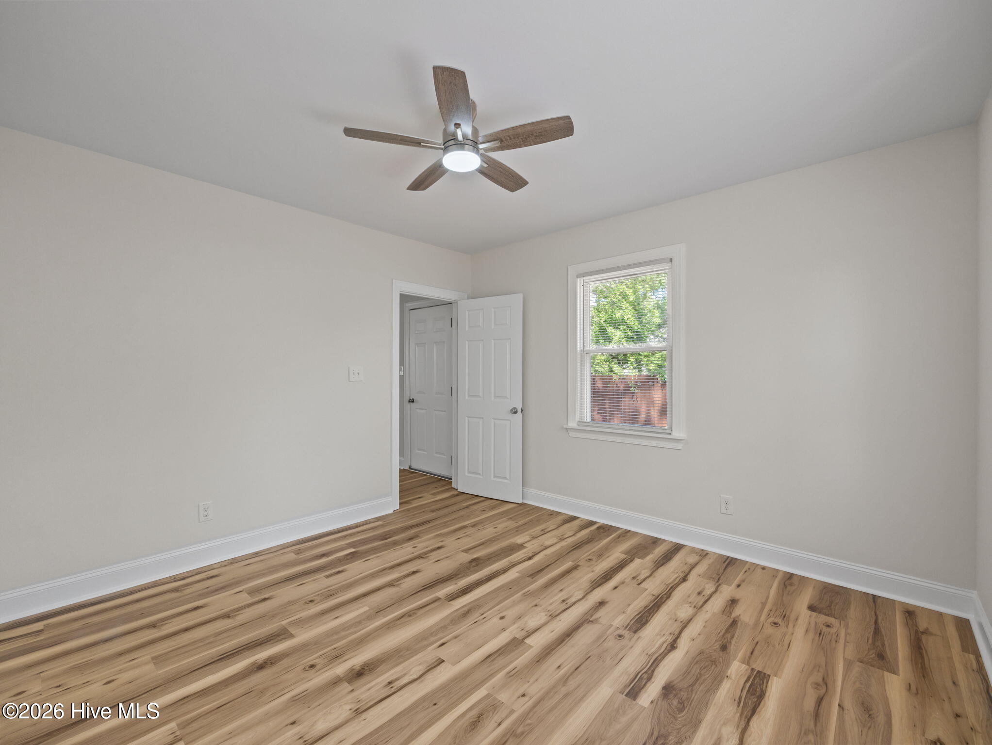 100568668 | Photo 28