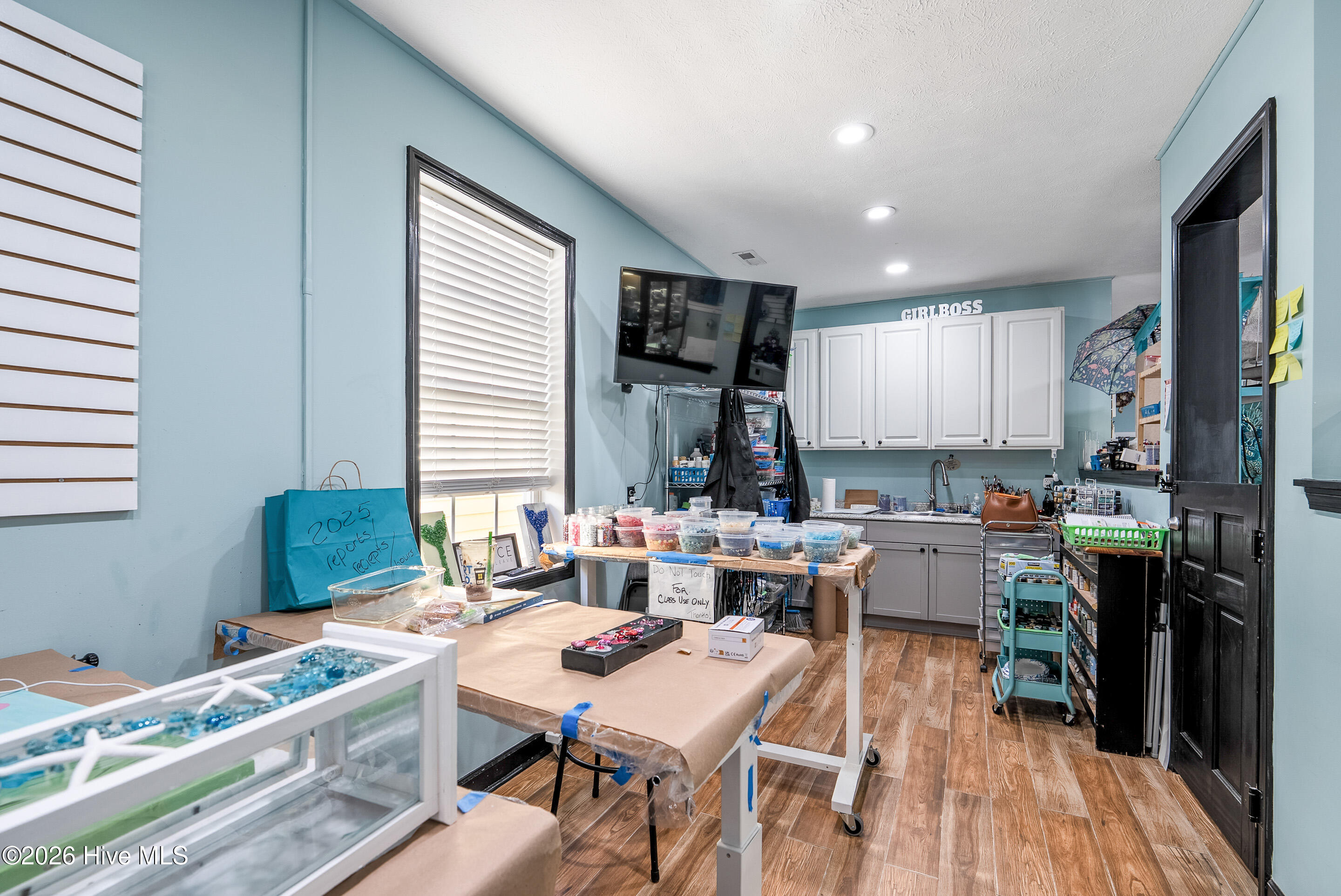 100556890 | Photo 22