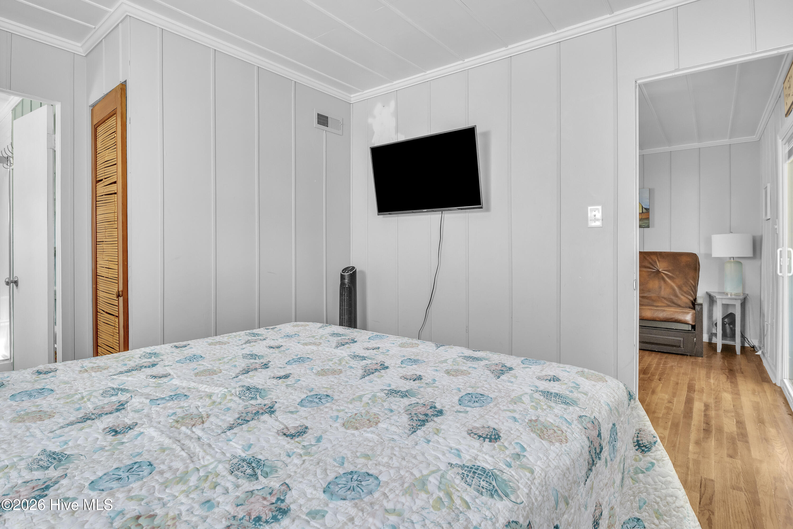 100550630 | Photo 25