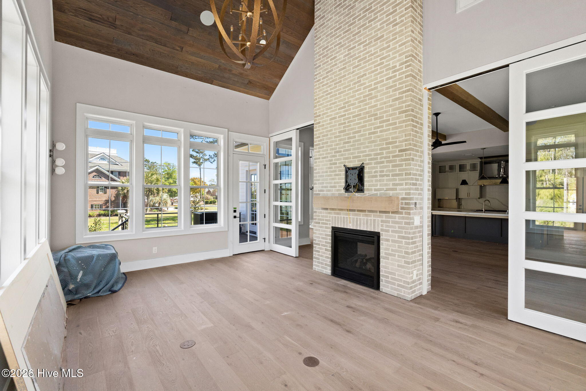 100536610 | Photo 26