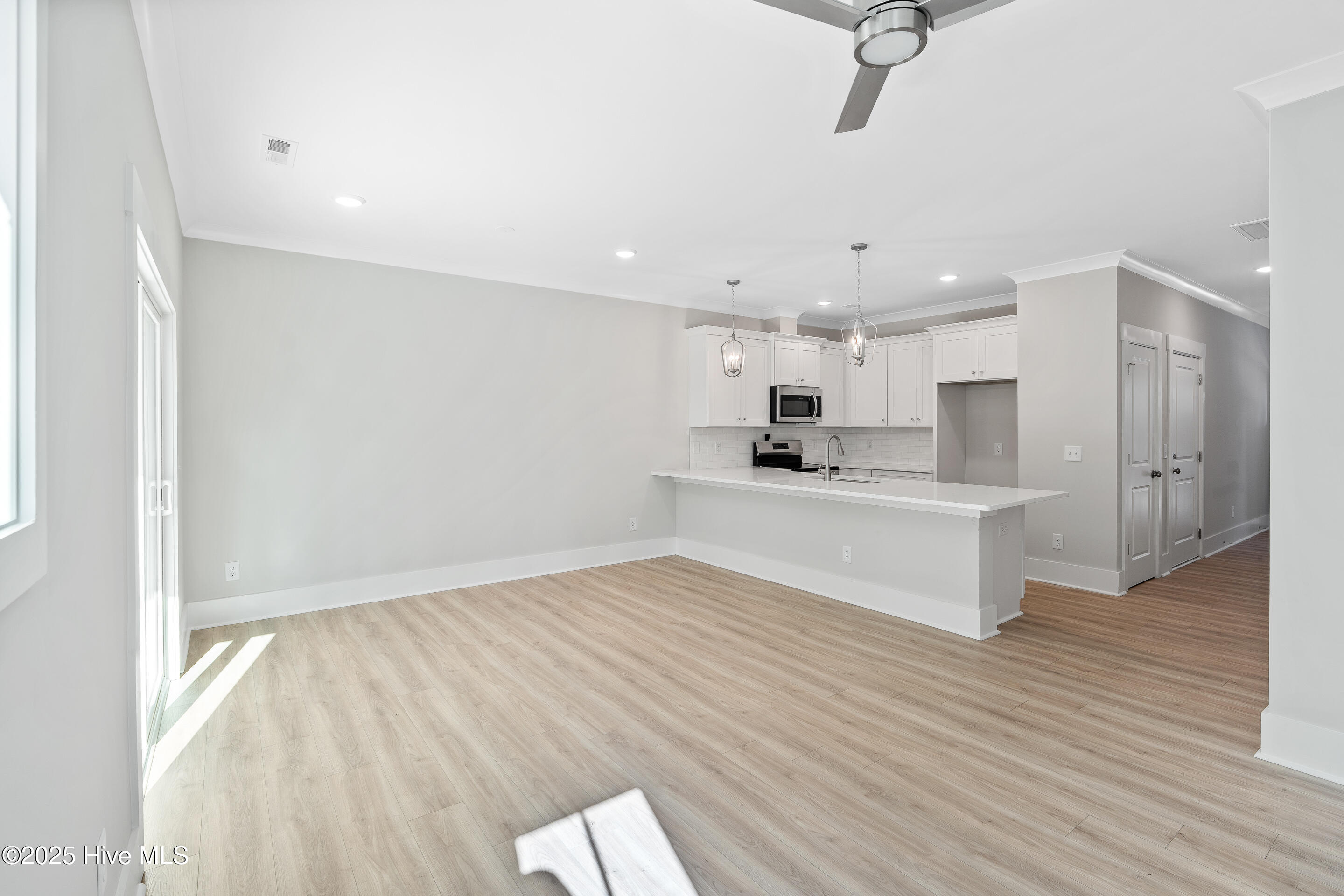 100548695 | Photo 16