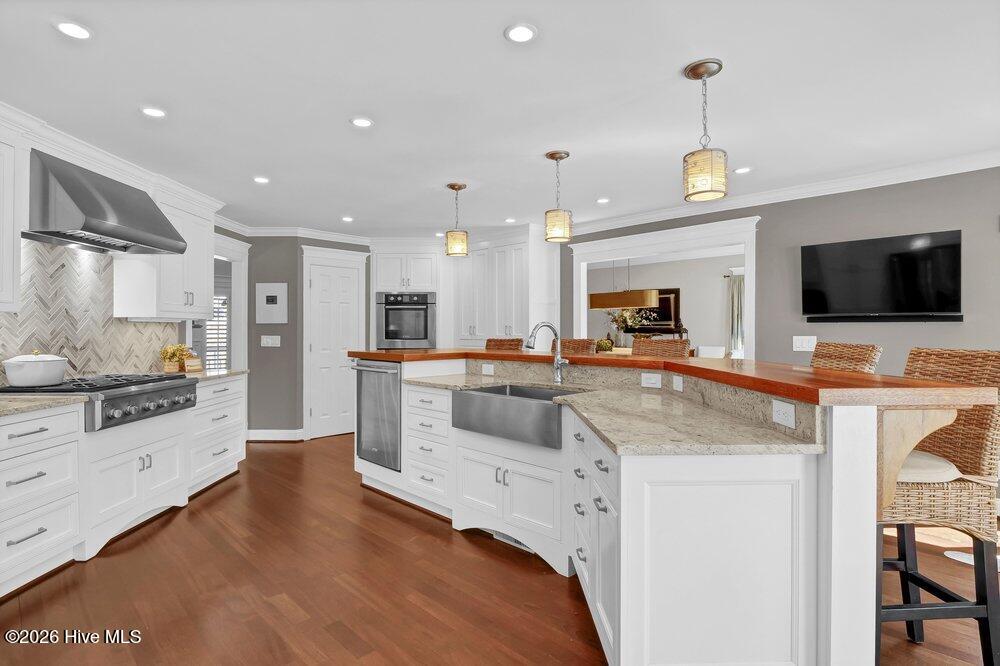 100559715 | Photo 12