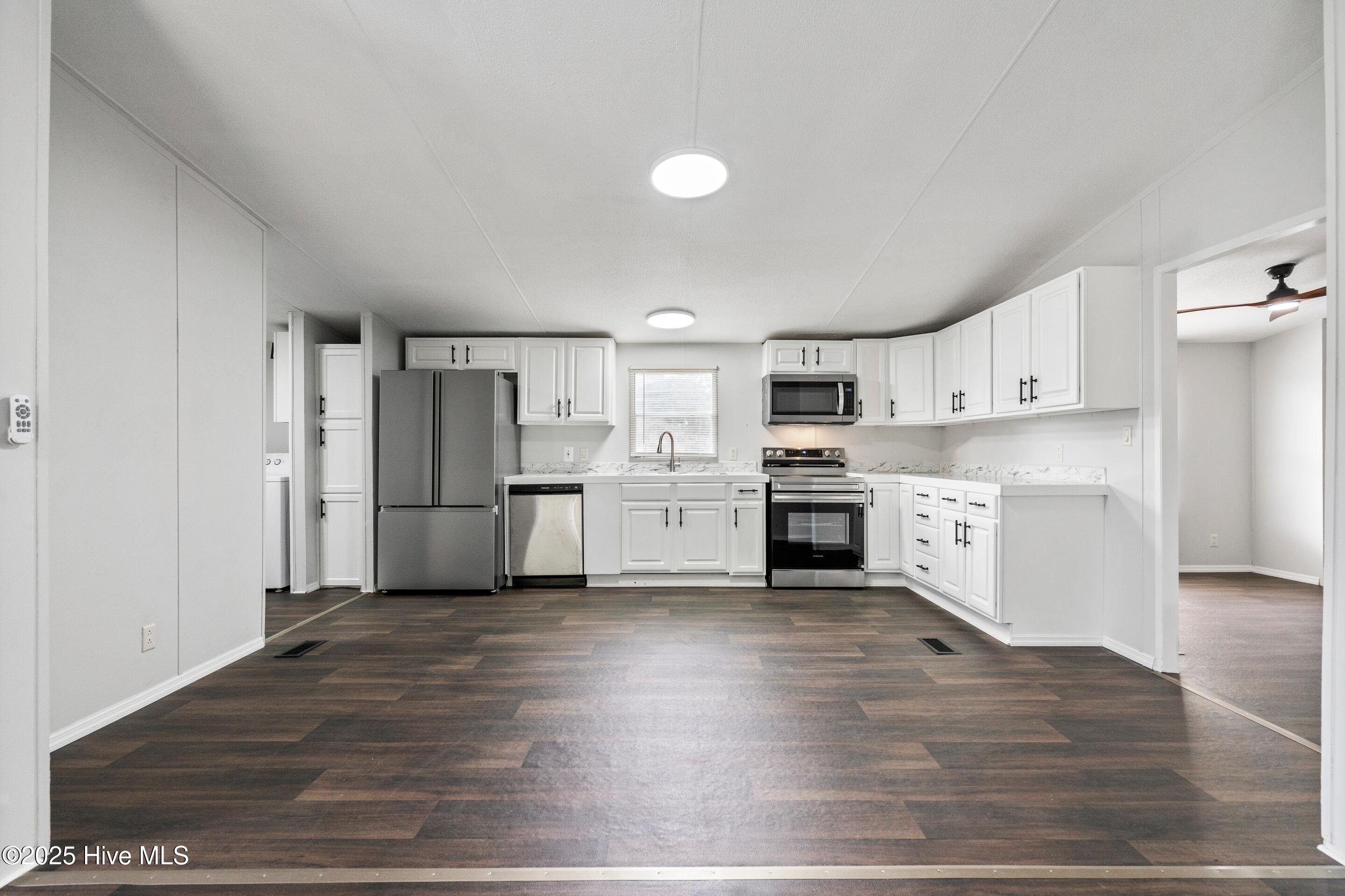 100535614 | Photo 15