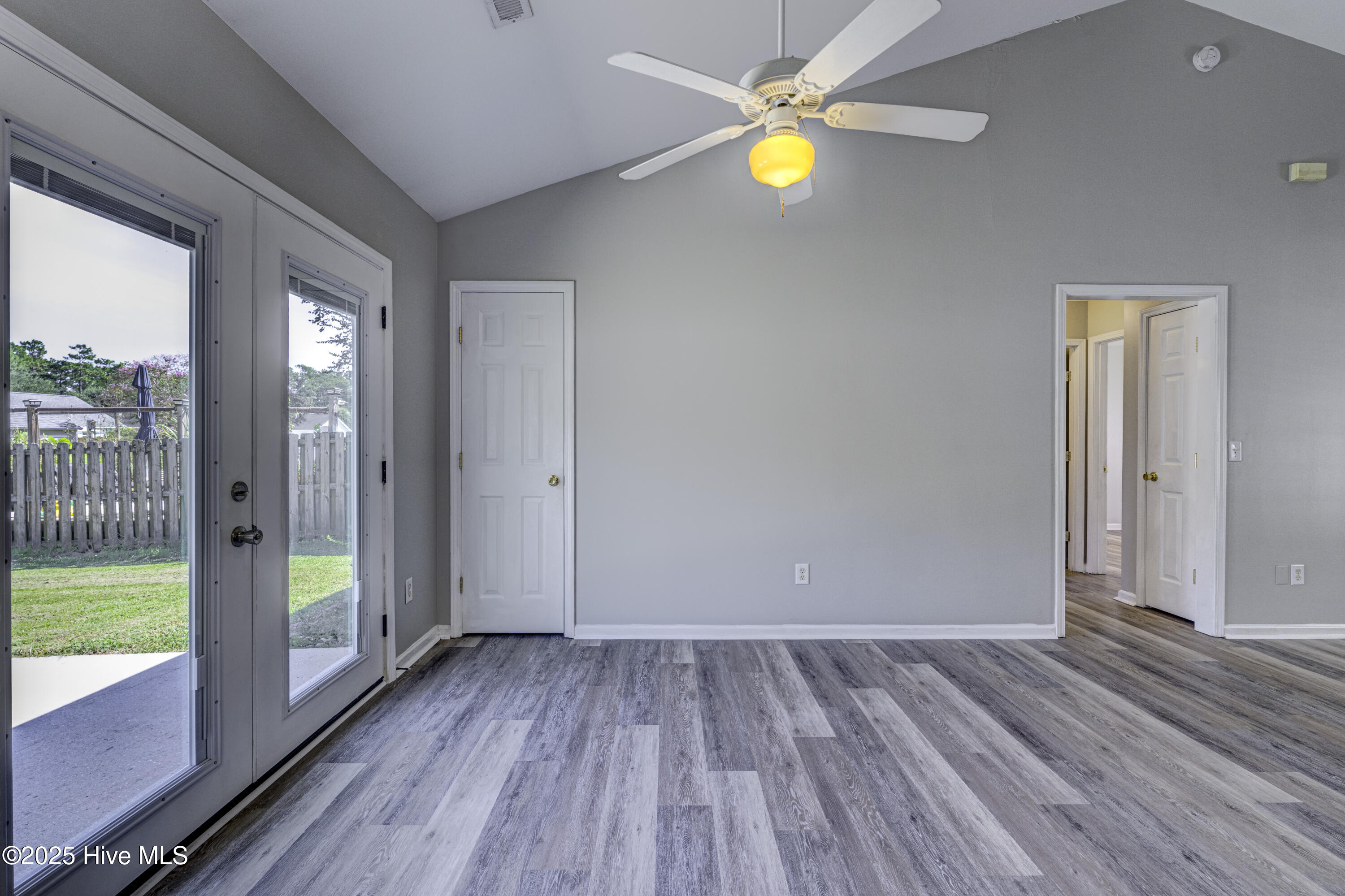 100531286 | Photo 18