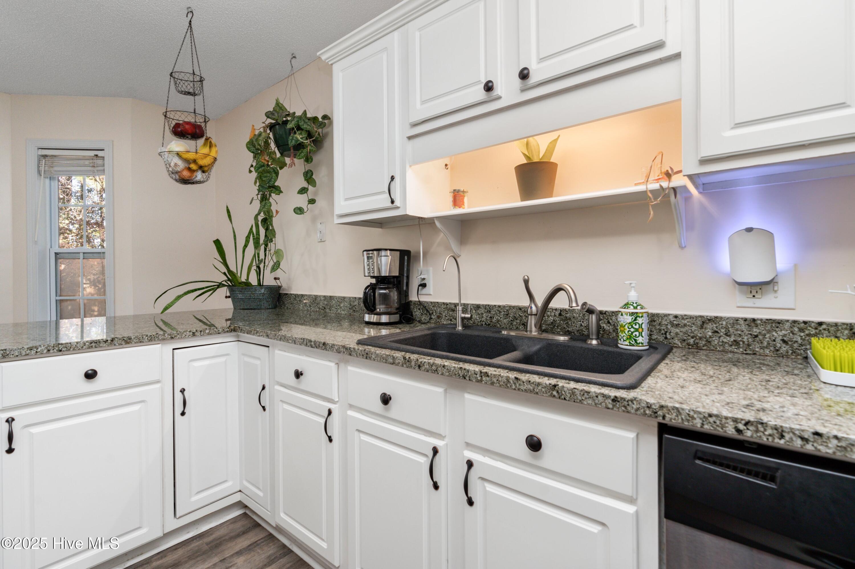 100565121 | Photo 14