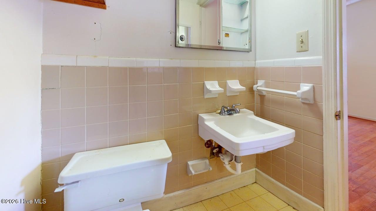 100557850 | Photo 18