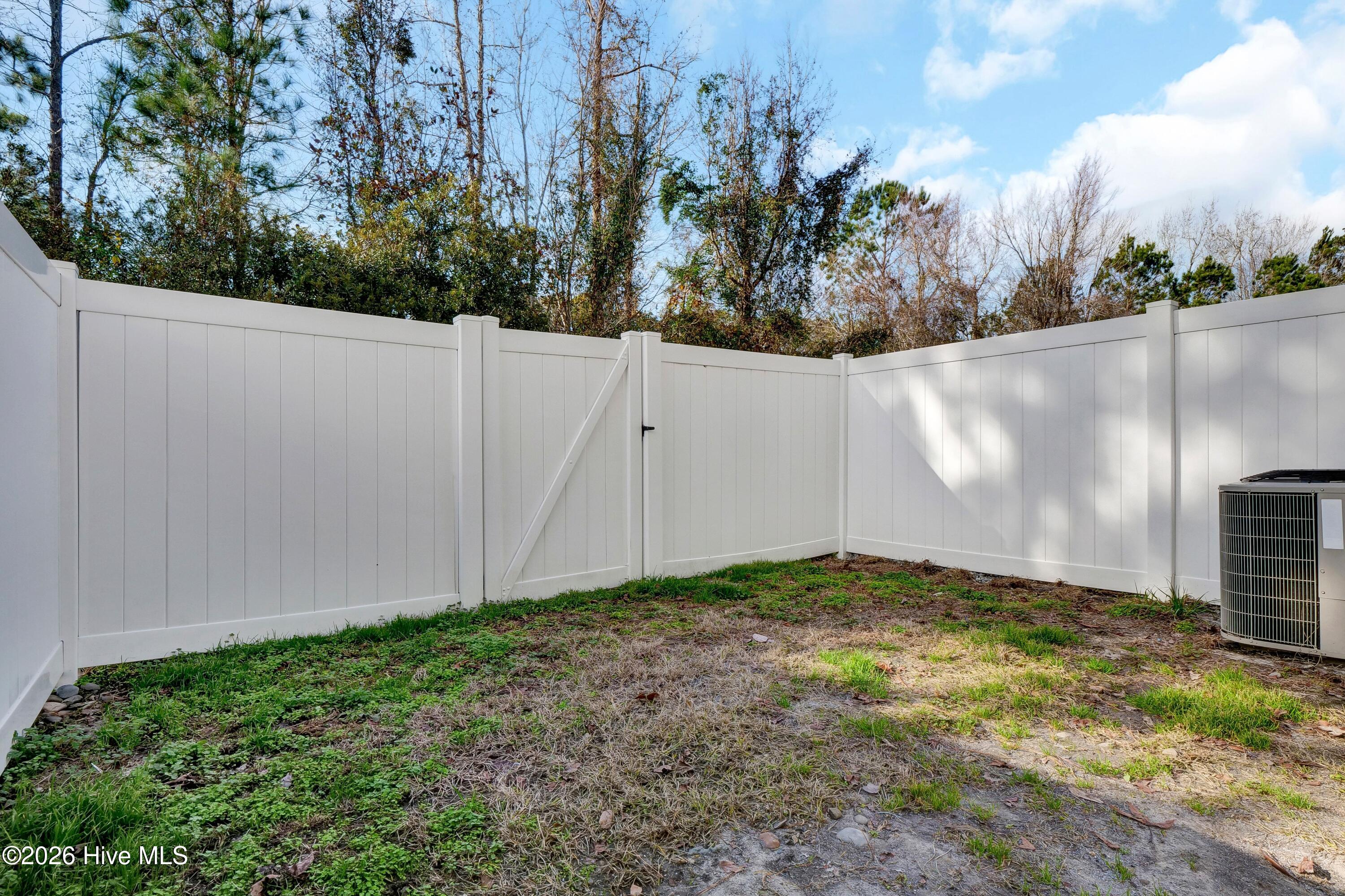 100550927 | Photo 24