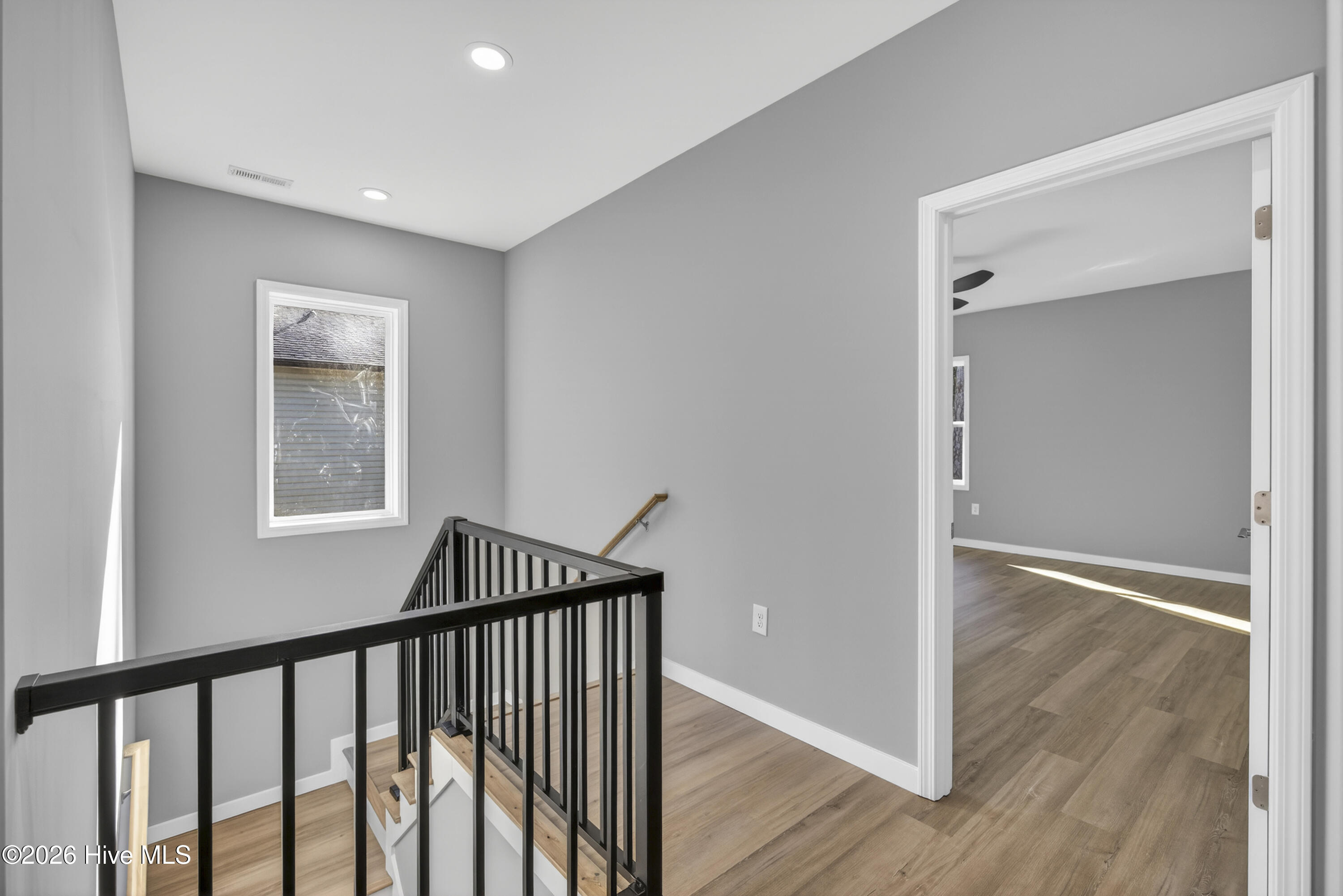 100548681 | Photo 19