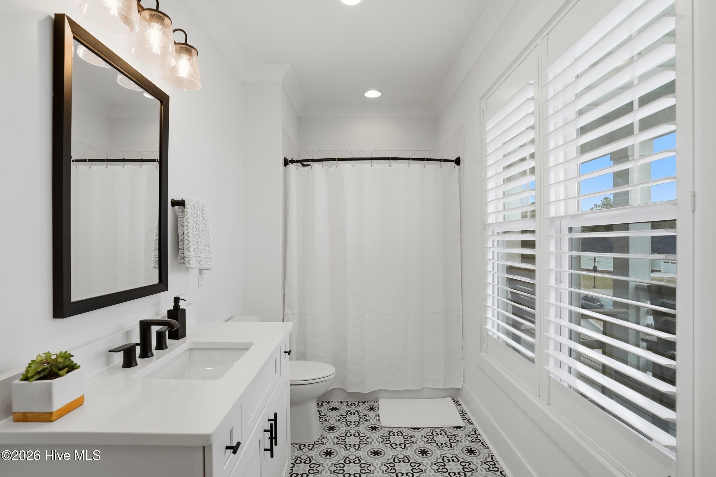 100559672 | Photo 35