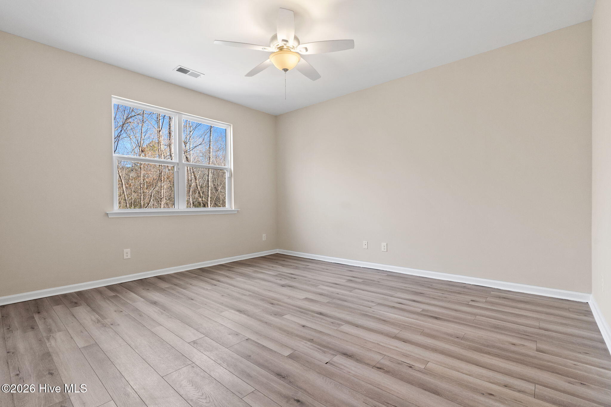 100555628 | Photo 16