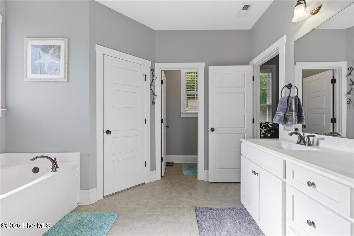 100568053 | Photo 35