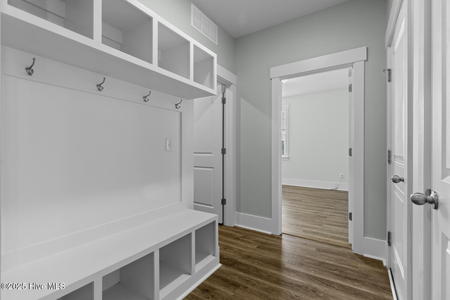 100540047 | Photo 12